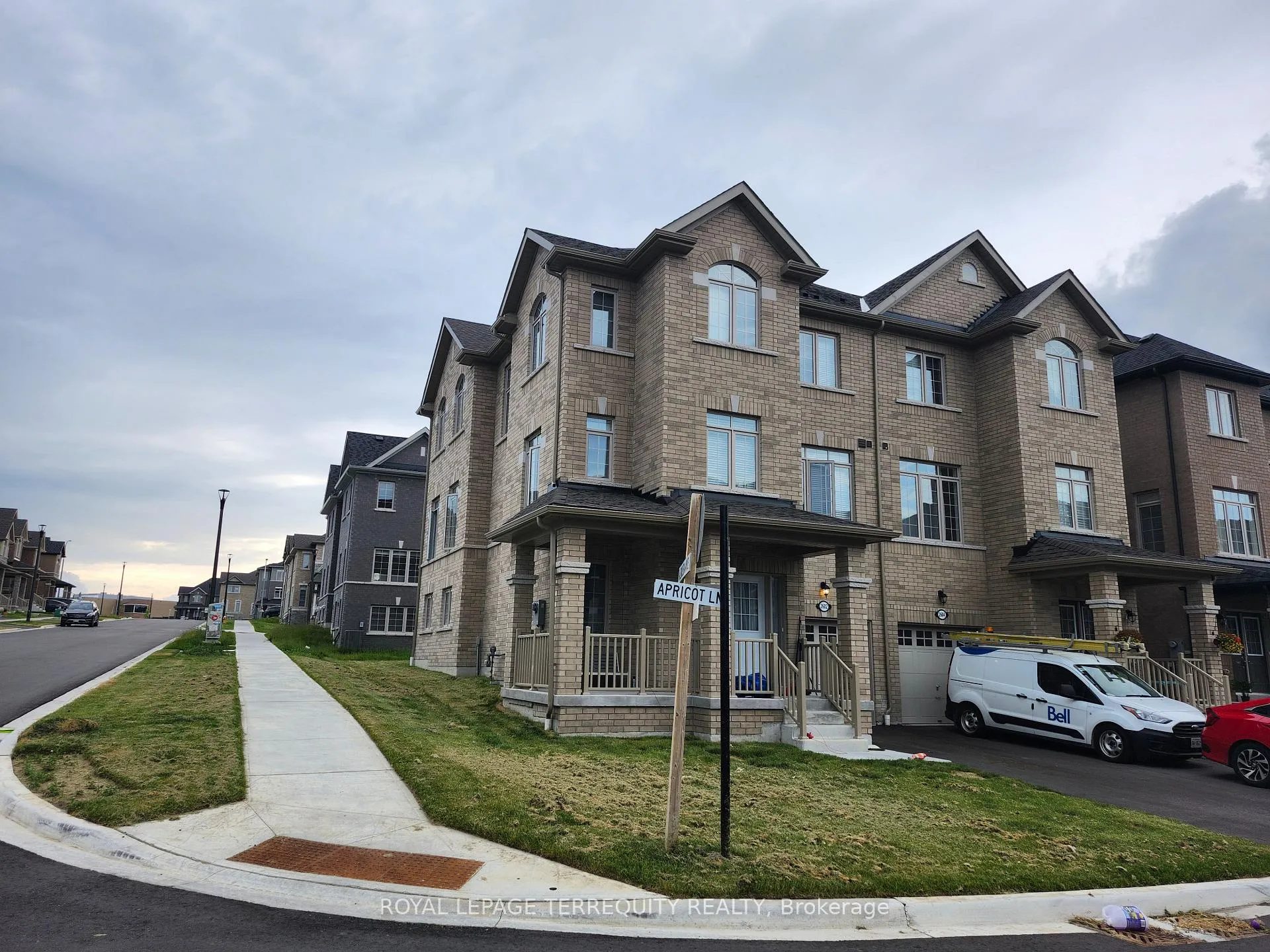 Photo 3 of 2602 Apricot Lane, Pickering, Duffin Heights — HOMEH