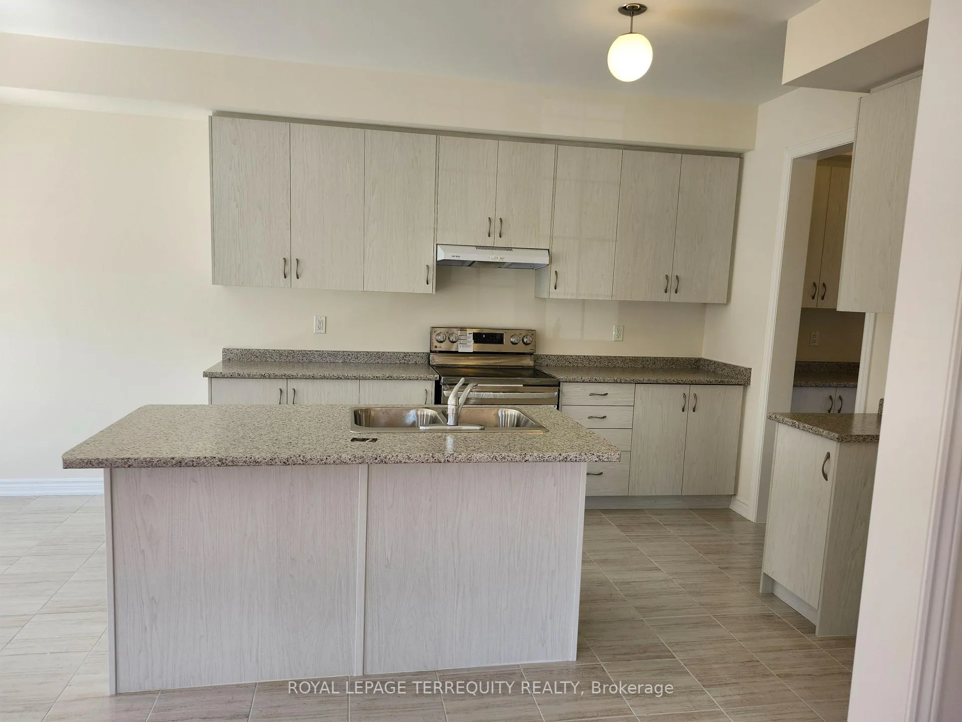 Photo 10 of 2602 Apricot Lane, Pickering, Duffin Heights — HOMEH
