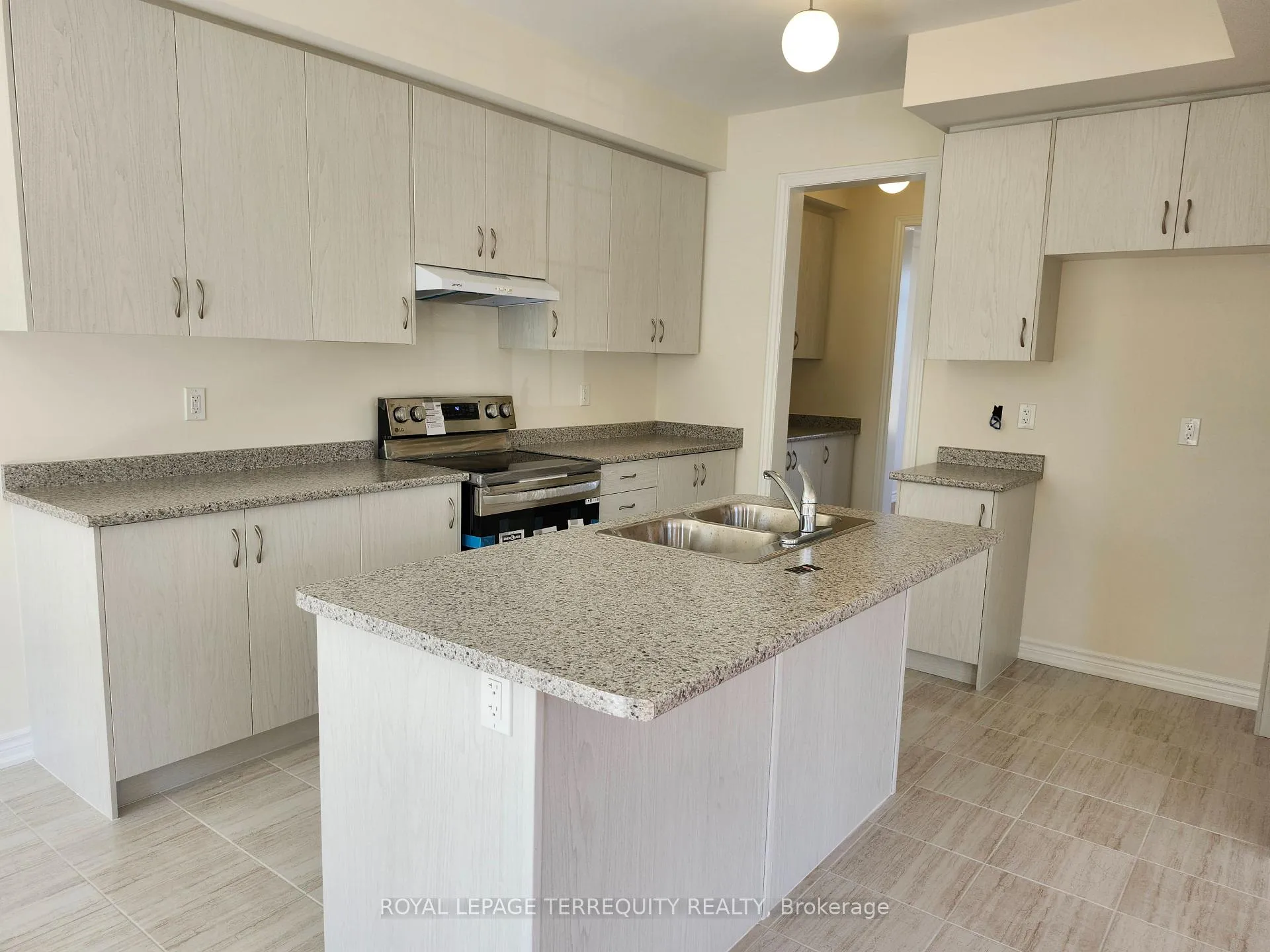 Photo 11 of 2602 Apricot Lane, Pickering, Duffin Heights — HOMEH