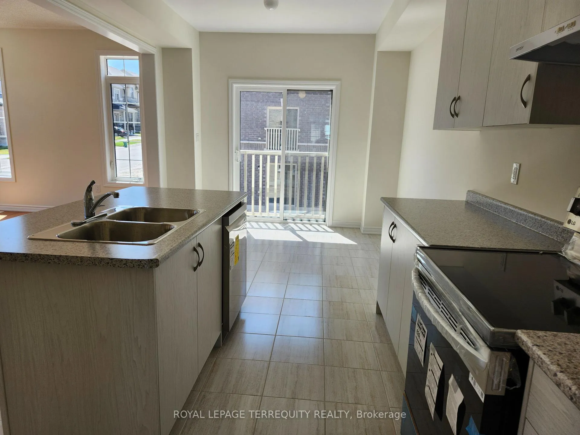 Photo 13 of 2602 Apricot Lane, Pickering, Duffin Heights — HOMEH