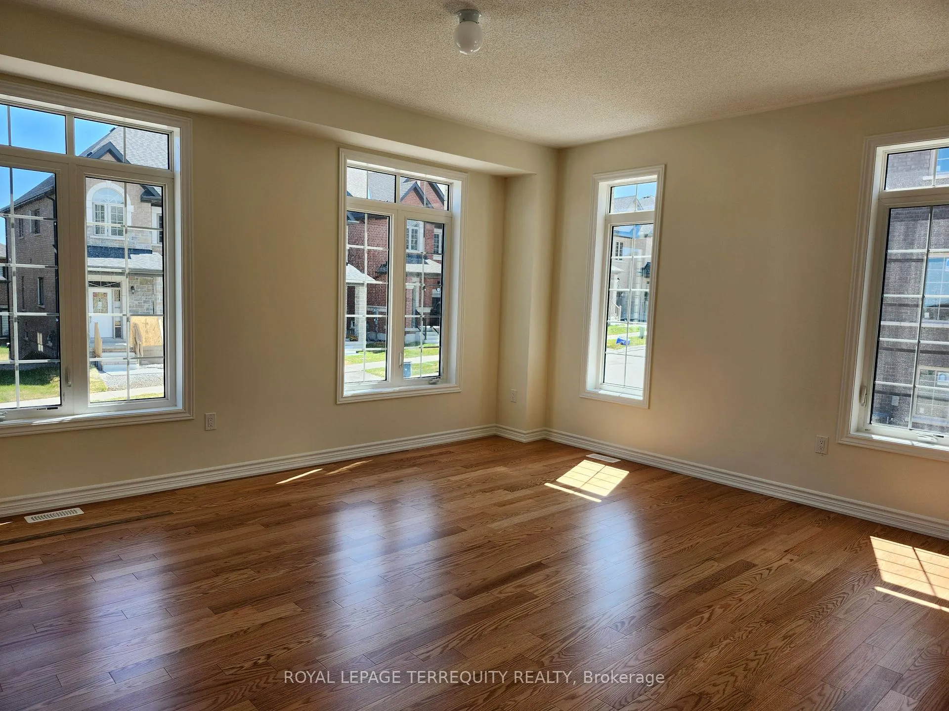 Photo 19 of 2602 Apricot Lane, Pickering, Duffin Heights — HOMEH