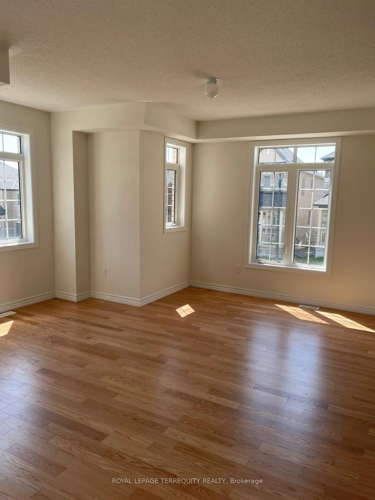 Photo 23 of 2602 Apricot Lane, Pickering, Duffin Heights — HOMEH