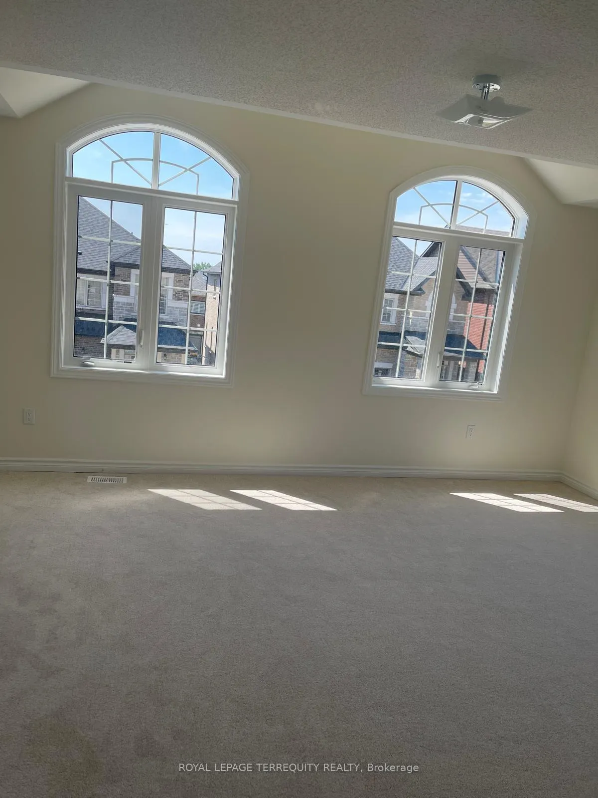 Photo 33 of 2602 Apricot Lane, Pickering, Duffin Heights — HOMEH