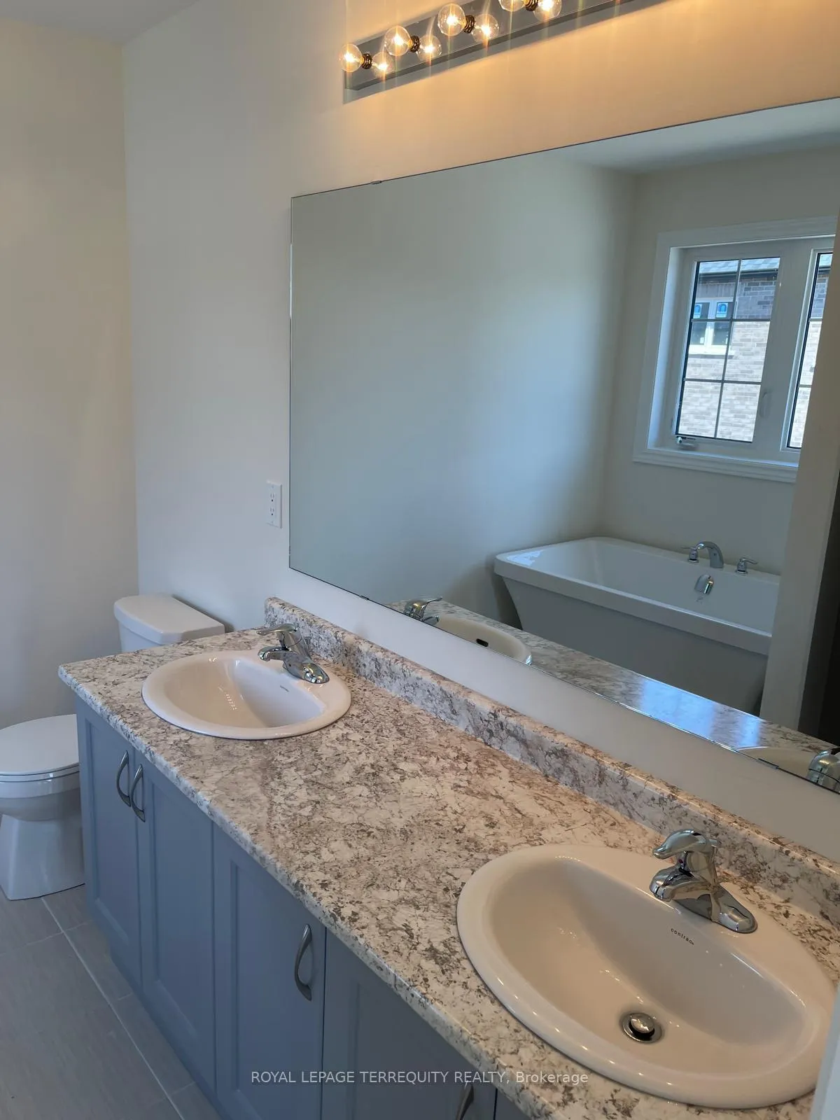 Photo 38 of 2602 Apricot Lane, Pickering, Duffin Heights — HOMEH