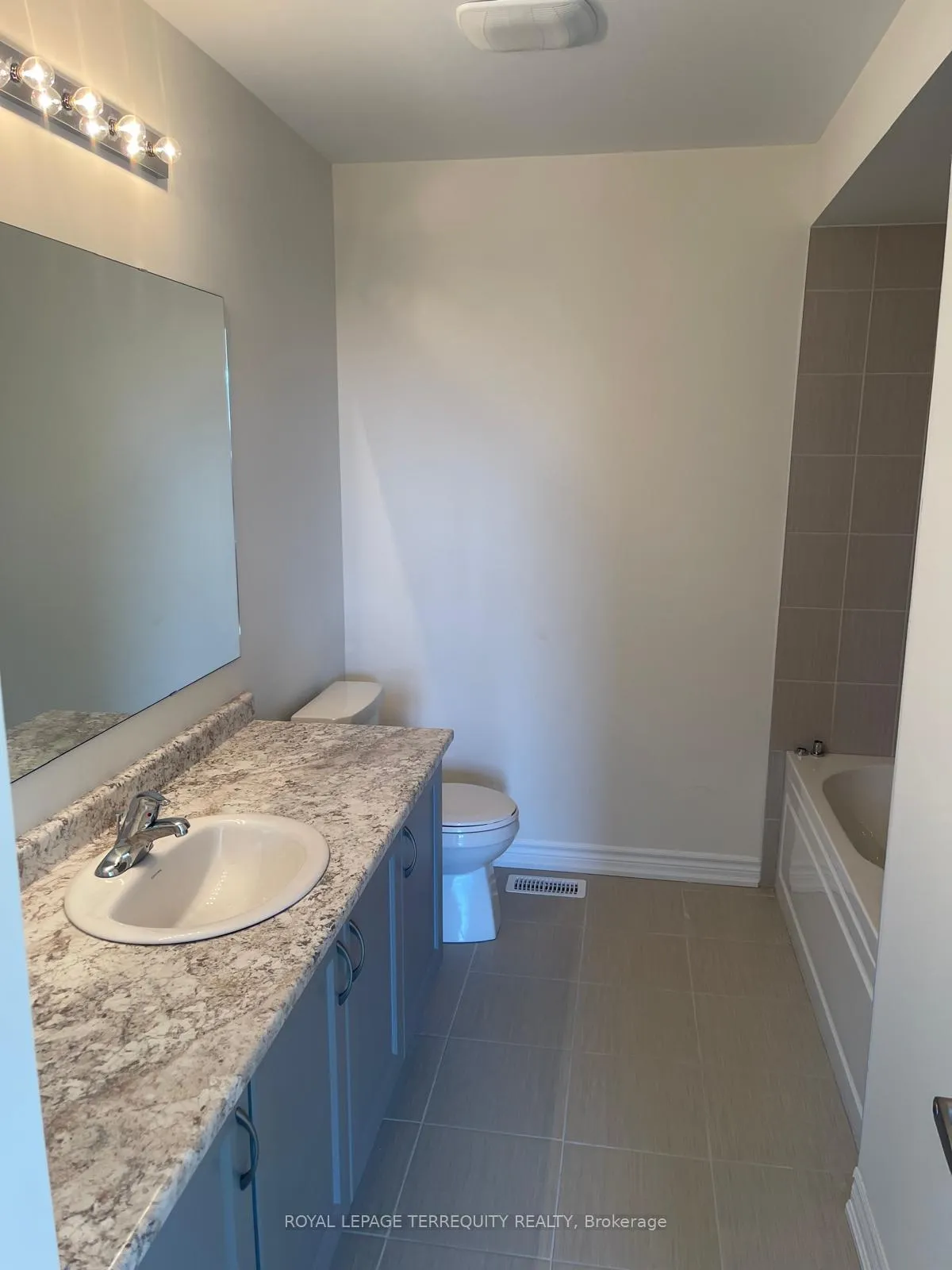 Photo 39 of 2602 Apricot Lane, Pickering, Duffin Heights — HOMEH