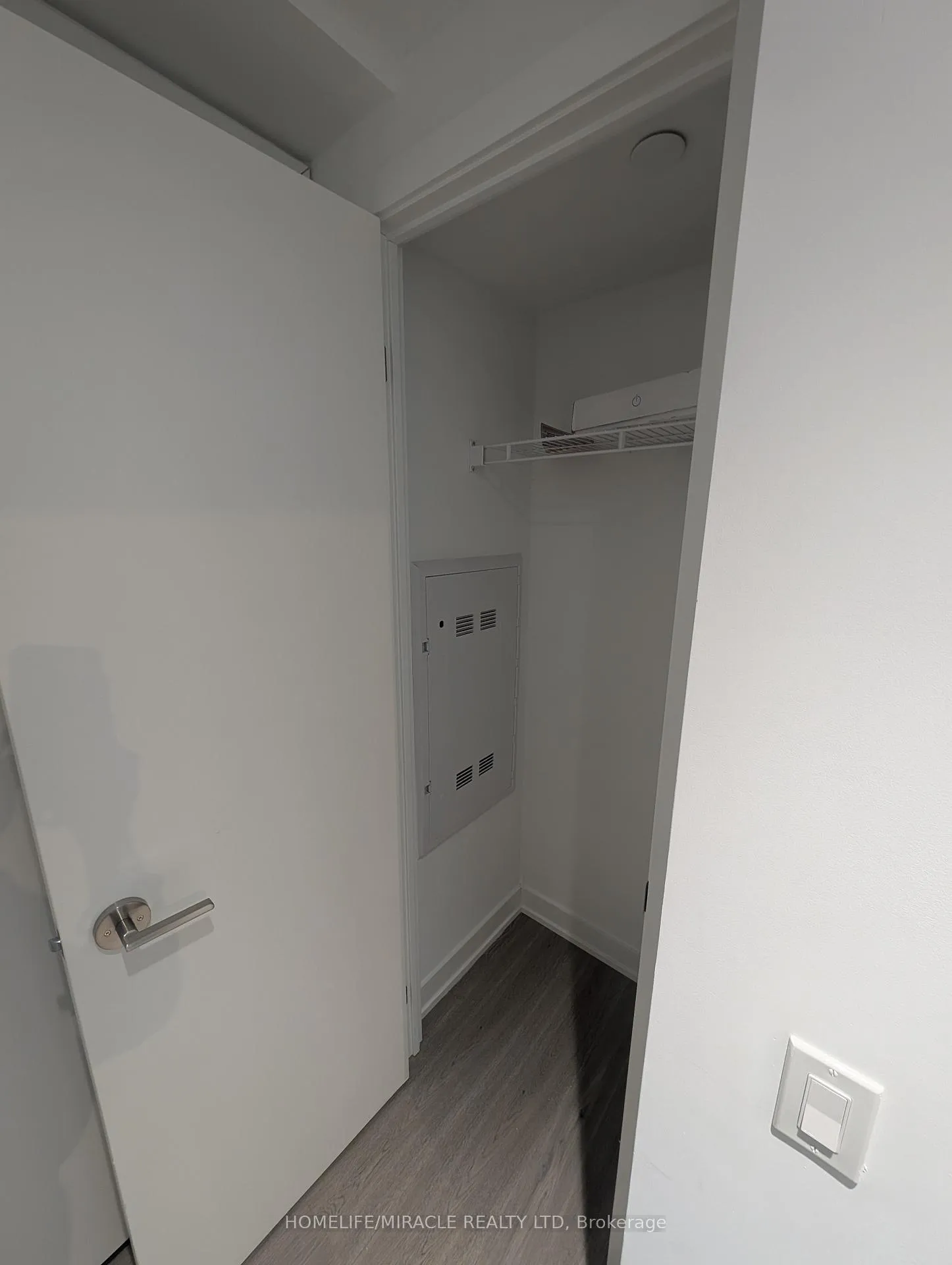 Photo 3 of Unit 1910, 8 Wellesley Street W, Toronto, Bay Street Corridor — HOMEH
