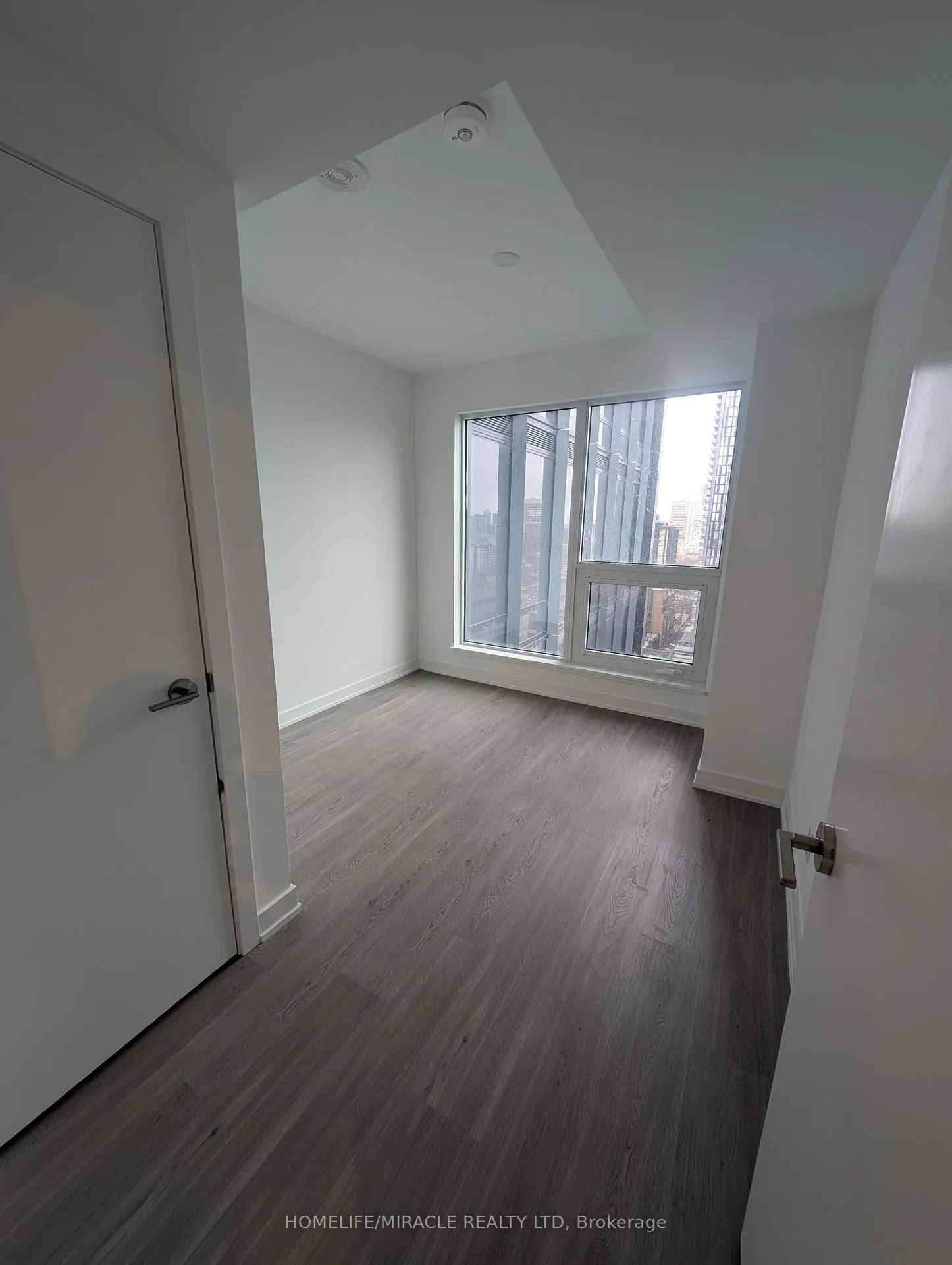 Photo 4 of Unit 1910, 8 Wellesley Street W, Toronto, Bay Street Corridor — HOMEH