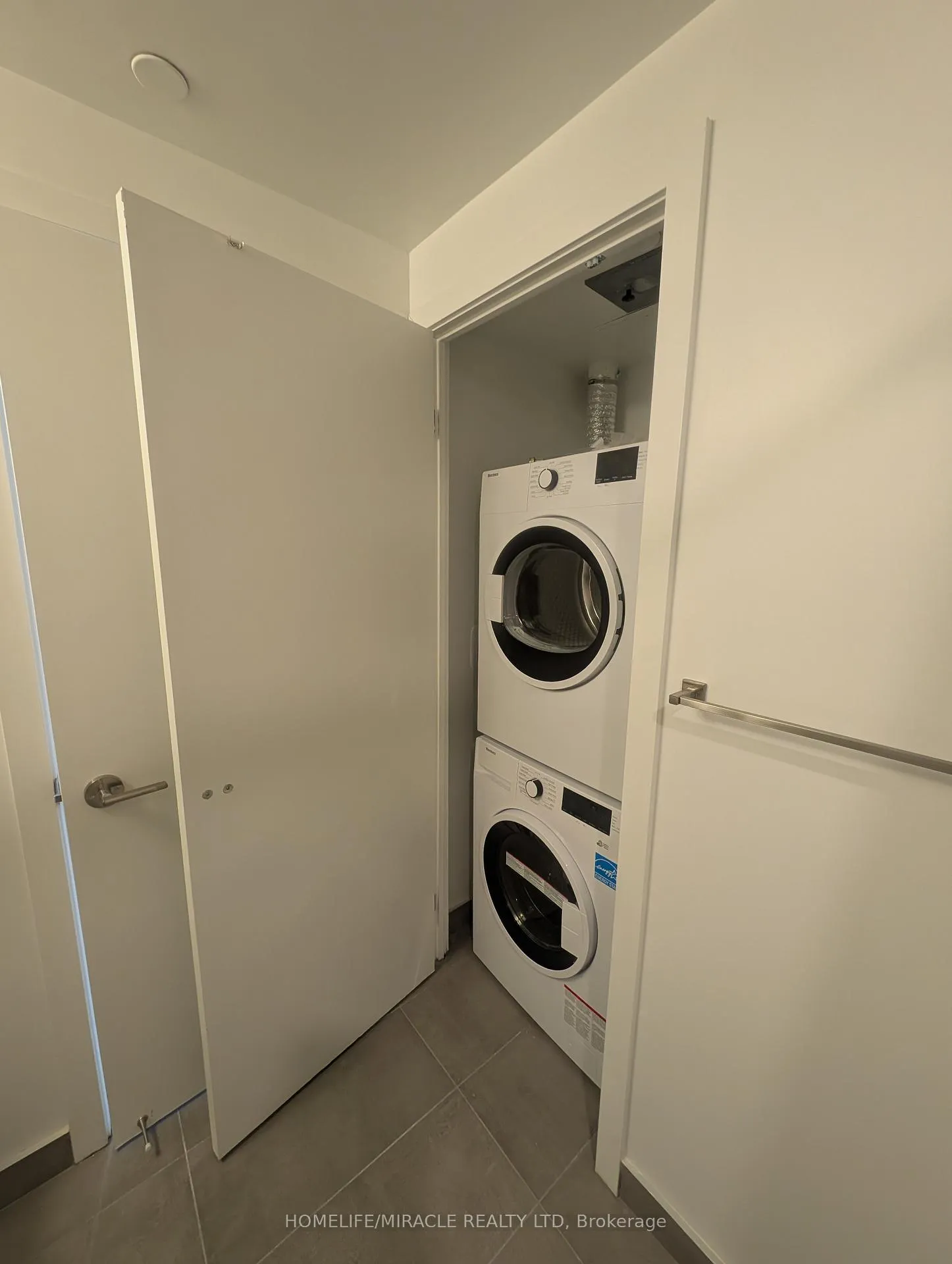 Photo 8 of Unit 1910, 8 Wellesley Street W, Toronto, Bay Street Corridor — HOMEH