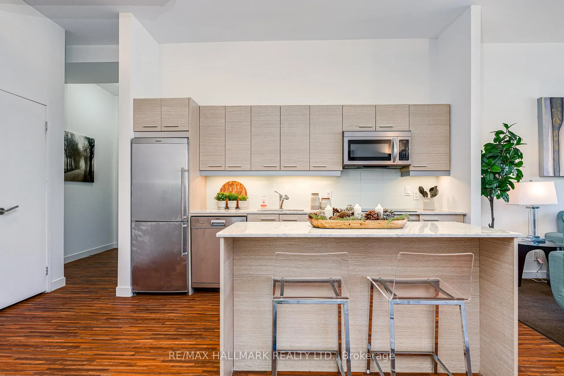 Photo 4 of Unit 203, 549 King Street E, Toronto, Moss Park — HOMEH