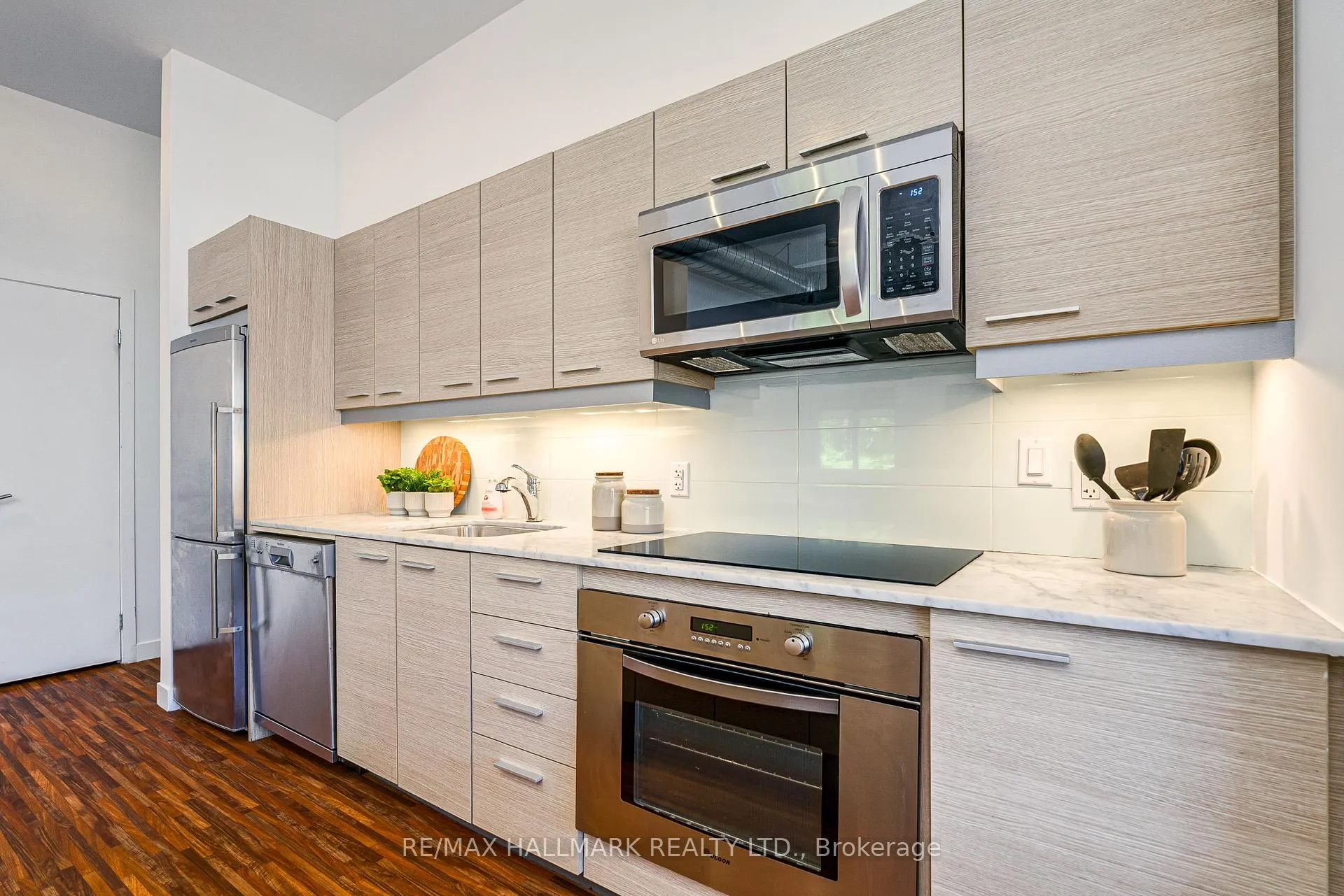 Photo 6 of Unit 203, 549 King Street E, Toronto, Moss Park — HOMEH