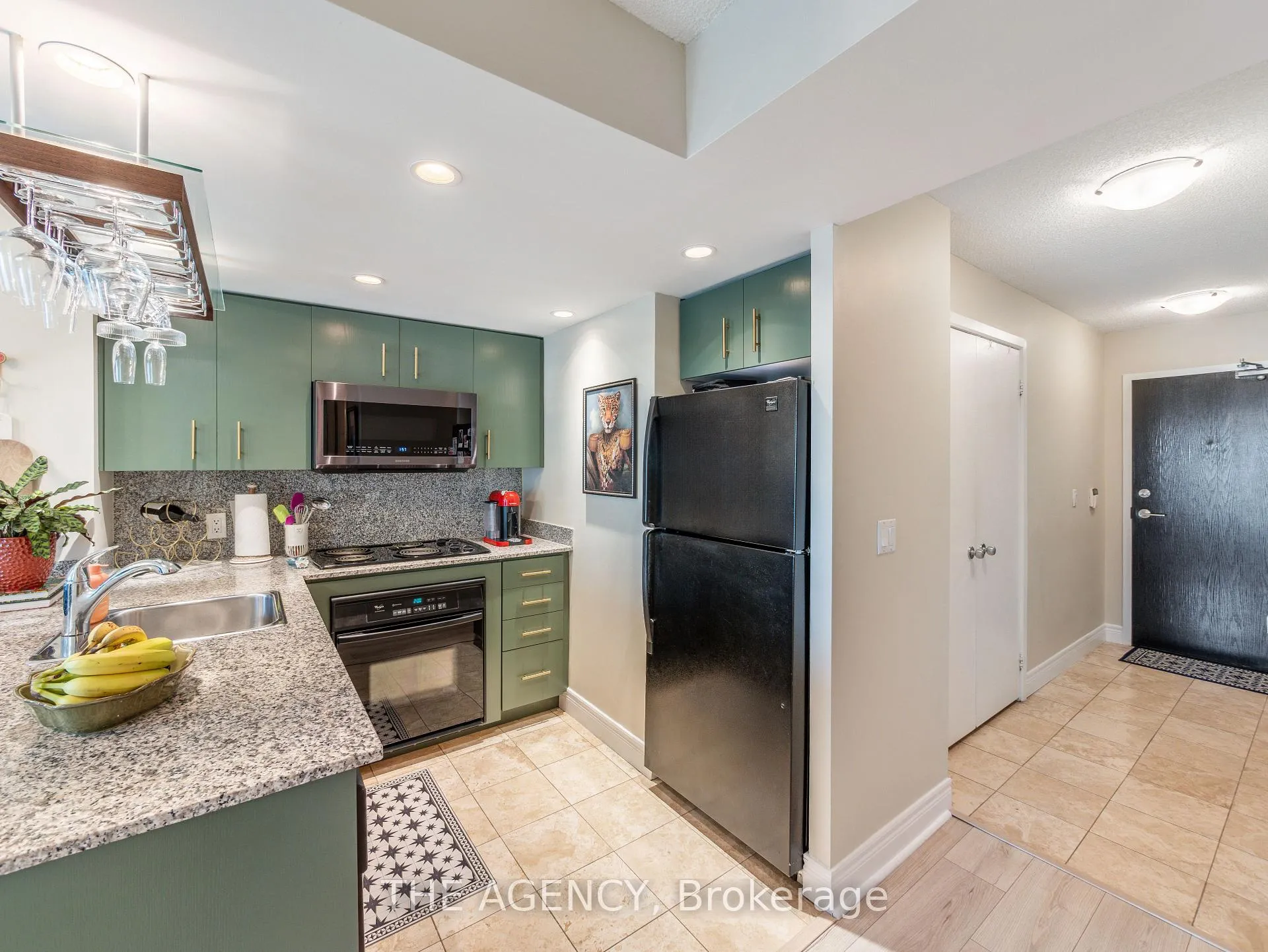 Photo 5 of Unit 3301, 8 Park Road, Toronto, Rosedale-Moore Park — HOMEH