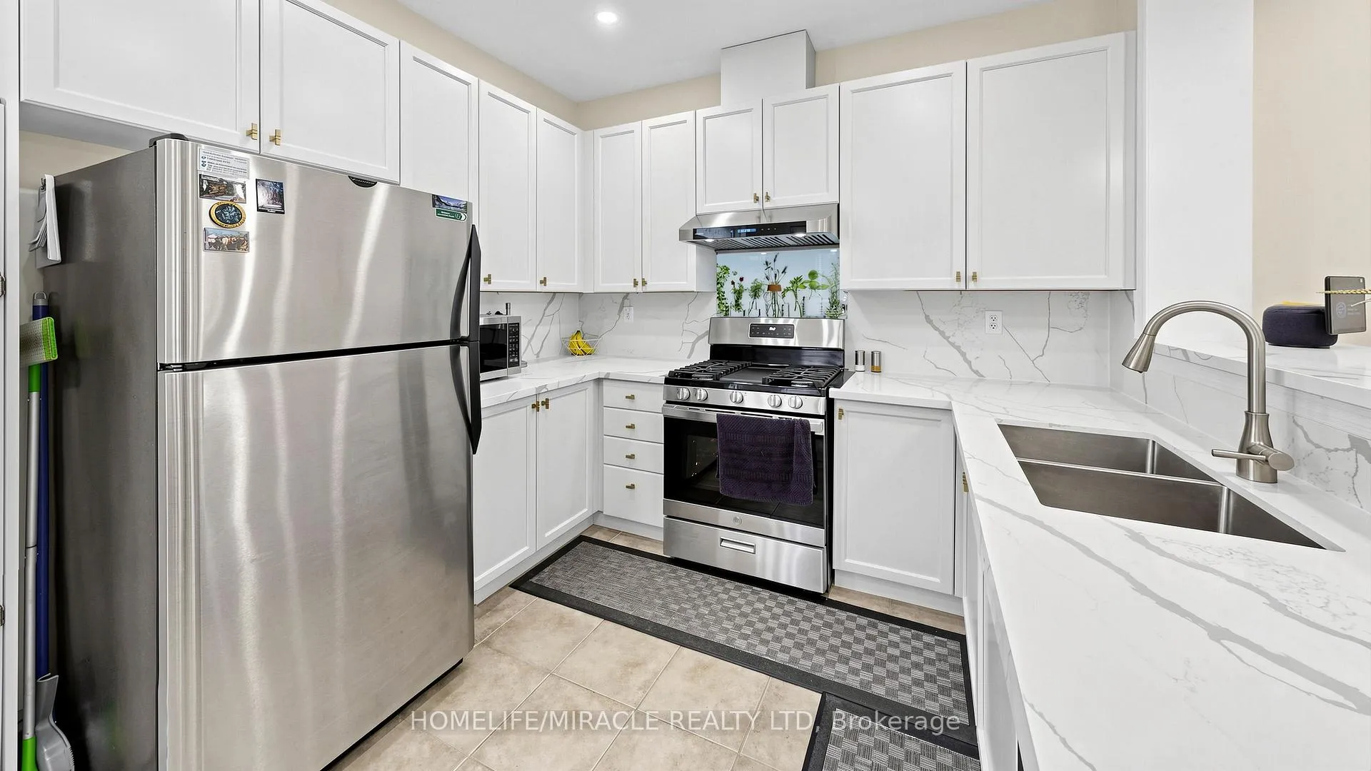 Photo 7 of 66 Rocky Point Crescent, Brampton, Madoc — HOMEH