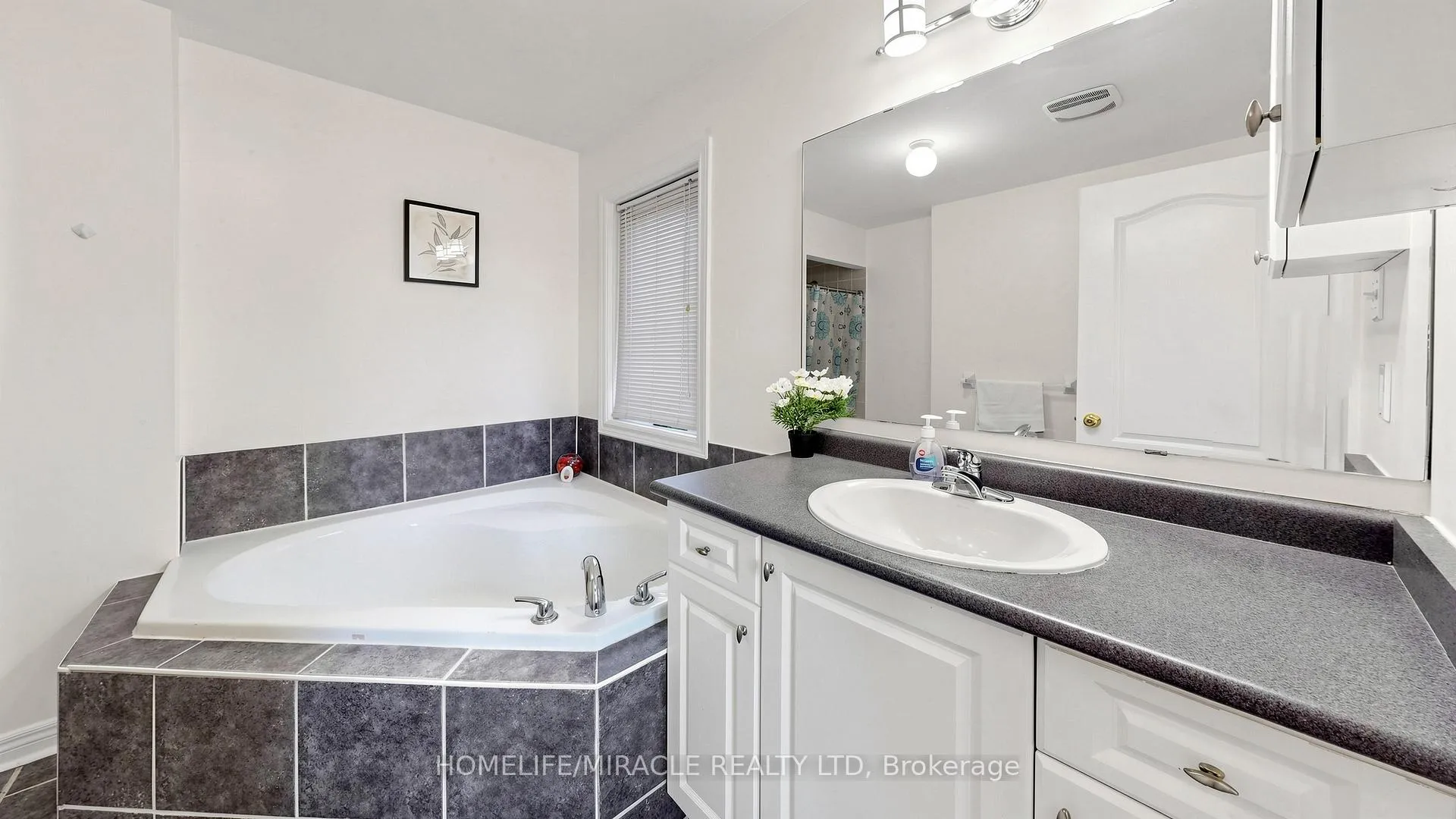 Photo 15 of 66 Rocky Point Crescent, Brampton, Madoc — HOMEH