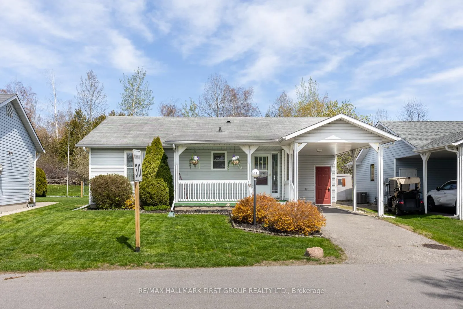 Photo 2 of 5A Fairway Drive, Clarington, Bowmanville — HOMEH