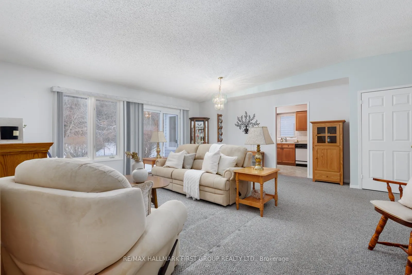 Photo 7 of 5A Fairway Drive, Clarington, Bowmanville — HOMEH