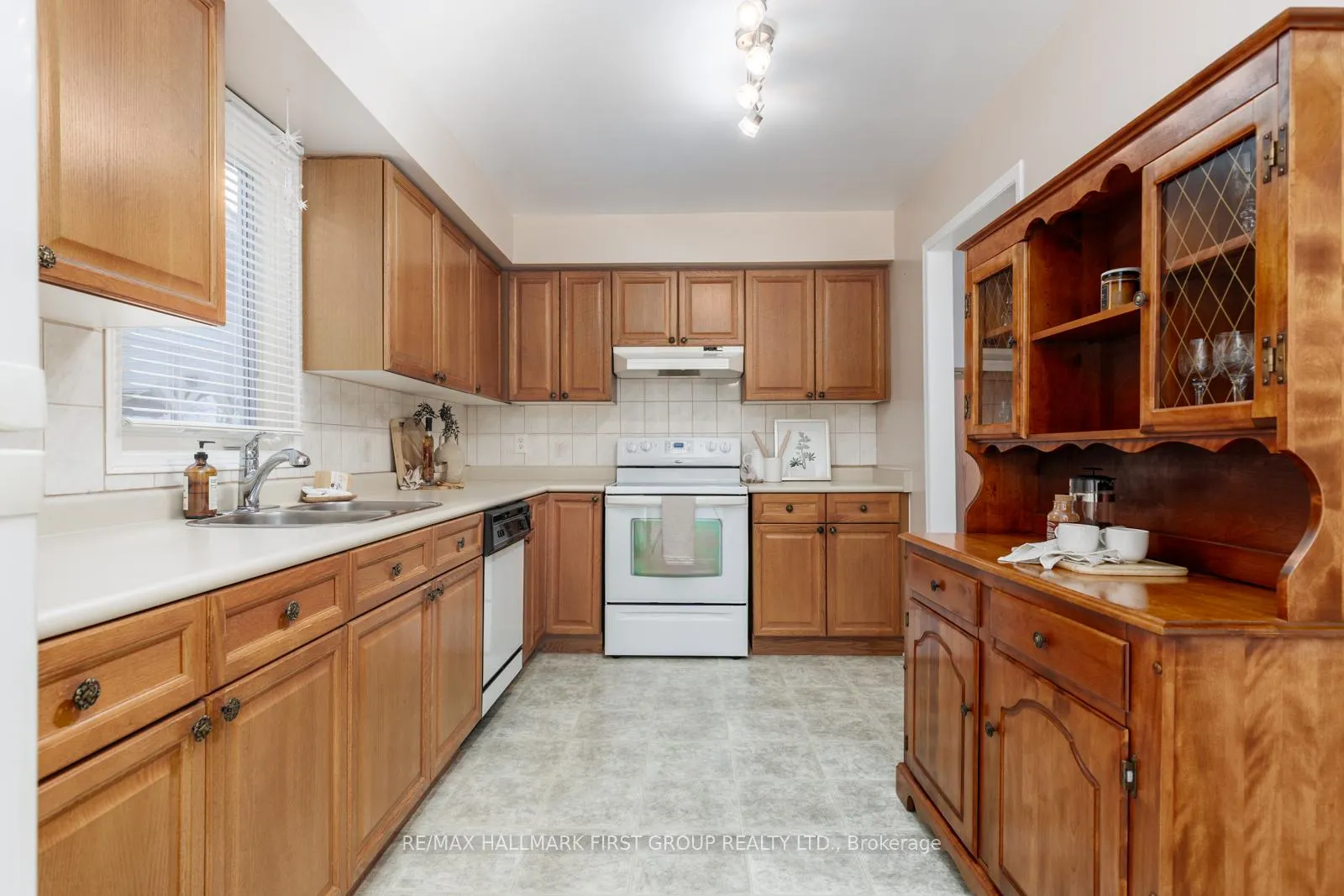 Photo 11 of 5A Fairway Drive, Clarington, Bowmanville — HOMEH