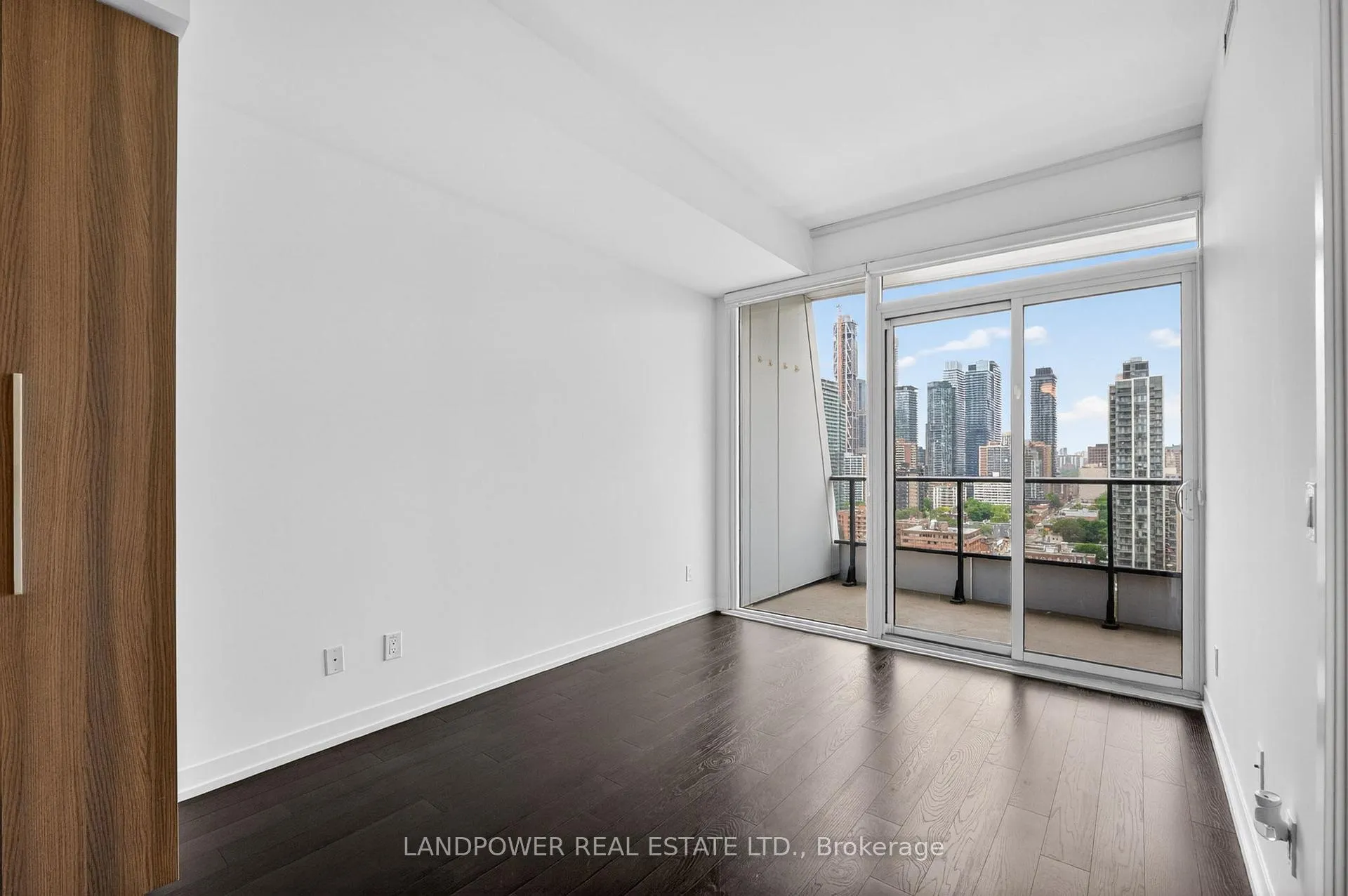 Photo 4 of Unit 2311, 85 Wood Street, Toronto, Church-Yonge Corridor — HOMEH