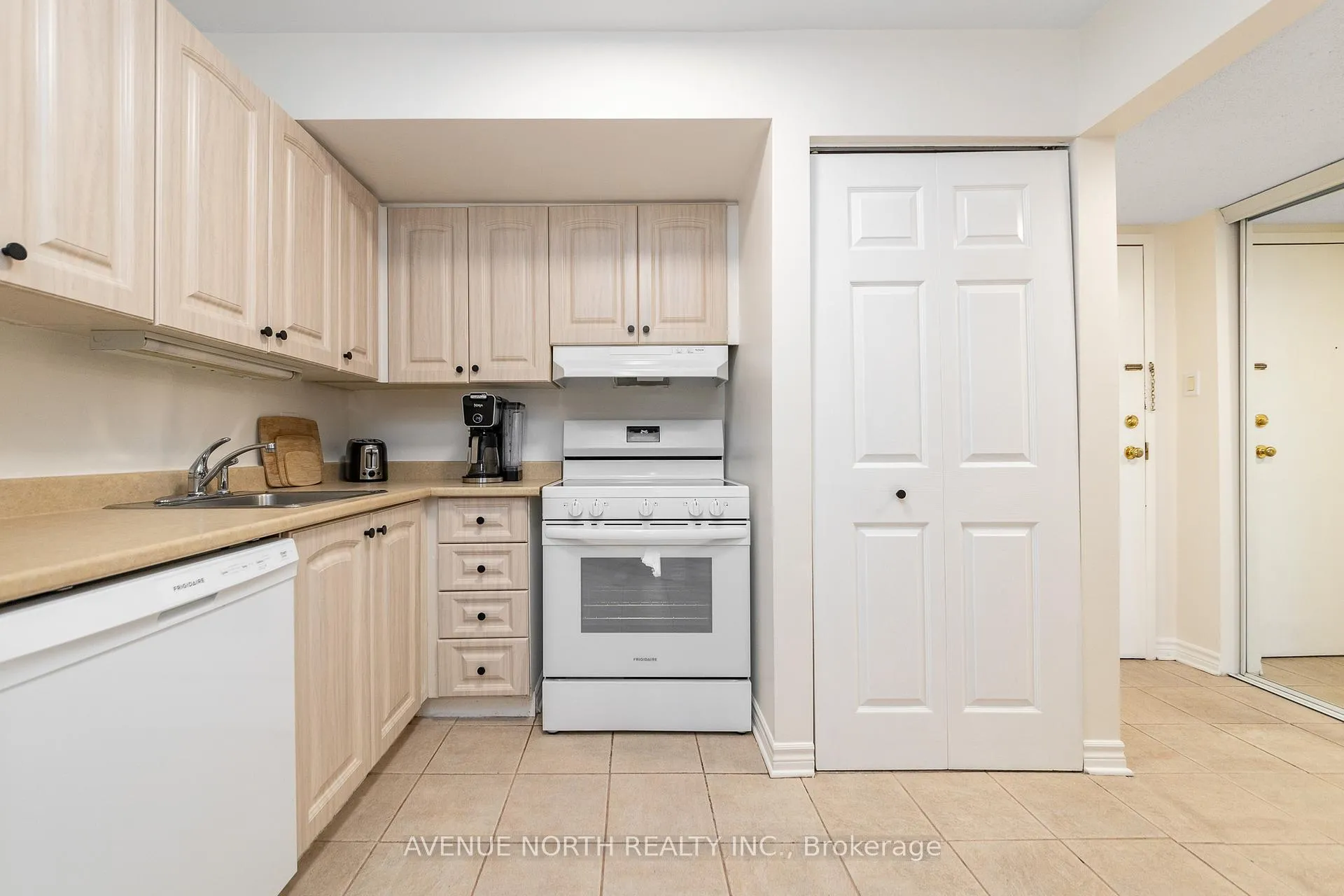 Photo 5 of Unit 202, 270 Lorry Greenberg Drive, Ottawa, Hunt Club Park/Greenboro — HOMEH