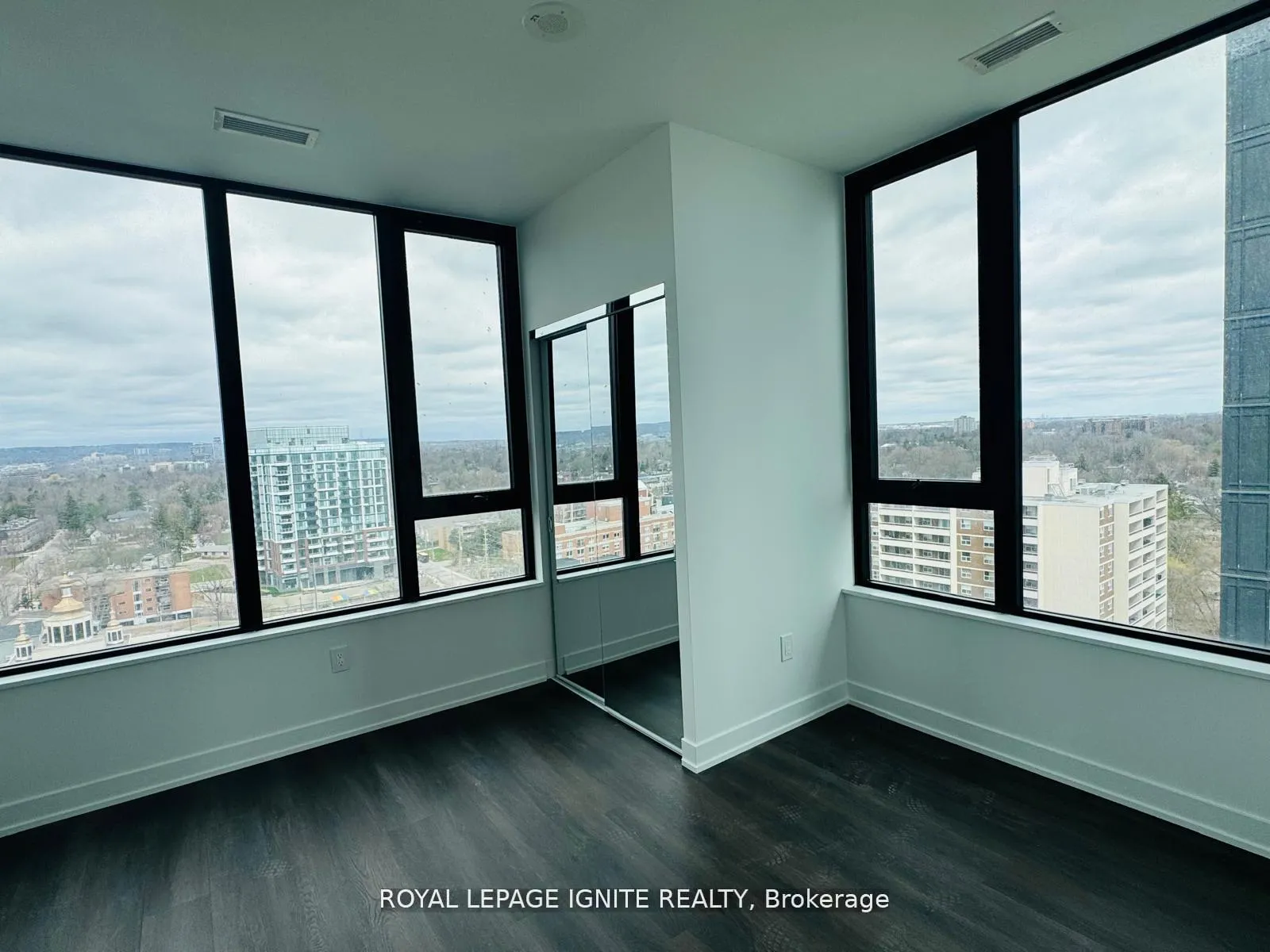 Photo 3 of Unit 1302, 2075 Lakeshore Road, Burlington, Brant — HOMEH
