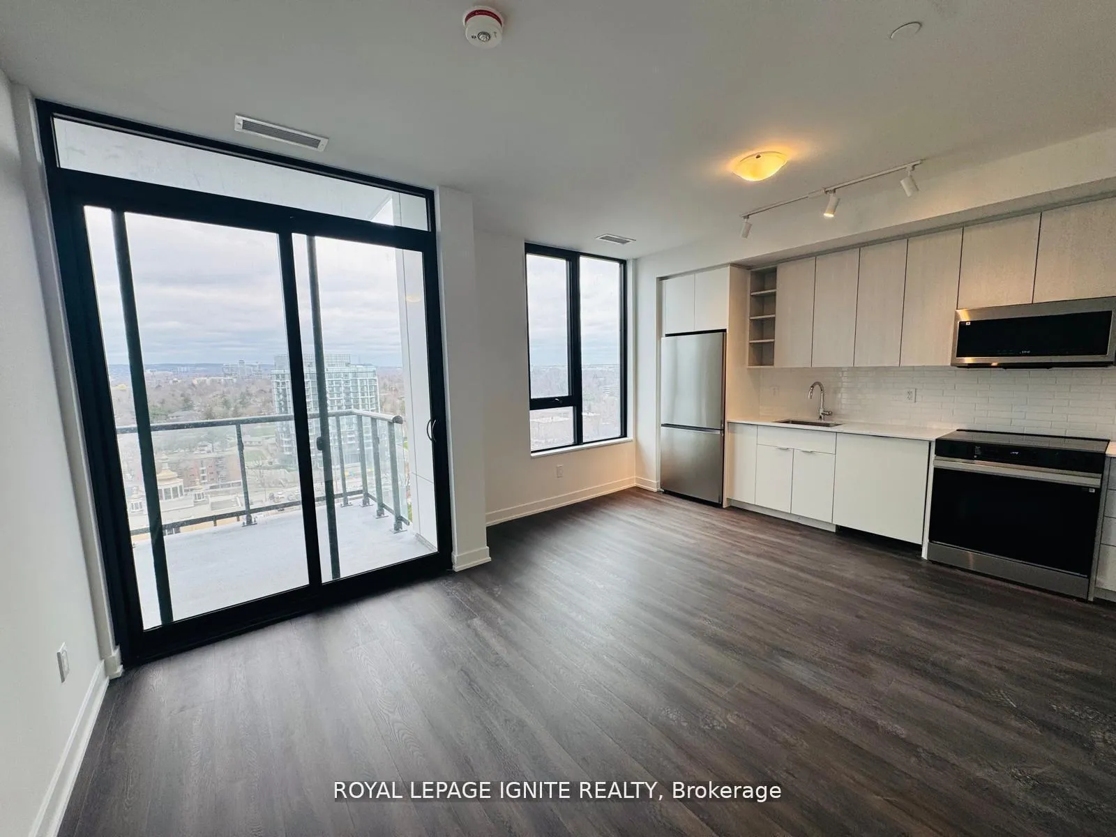 Photo 4 of Unit 1302, 2075 Lakeshore Road, Burlington, Brant — HOMEH