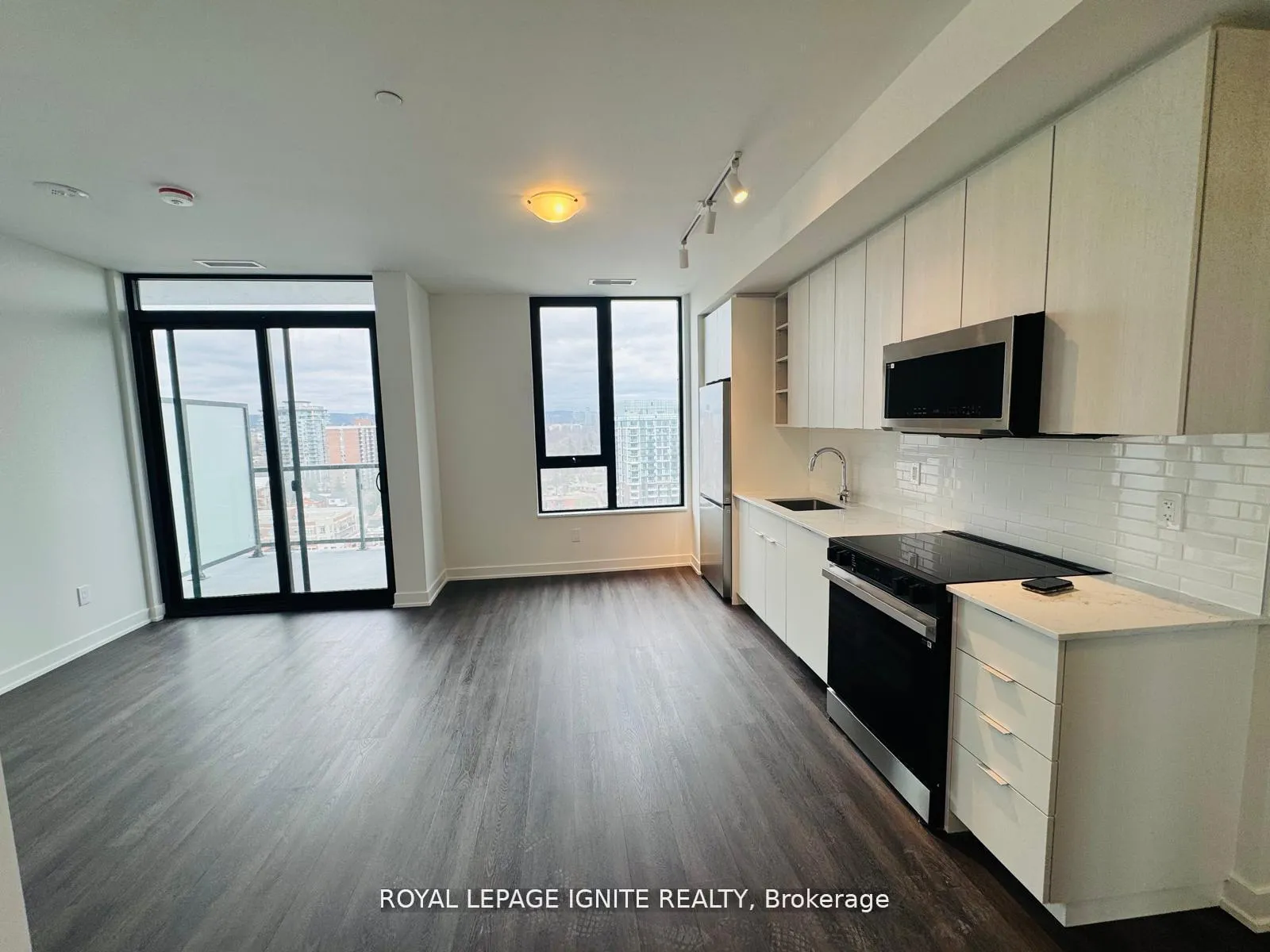 Photo 5 of Unit 1302, 2075 Lakeshore Road, Burlington, Brant — HOMEH
