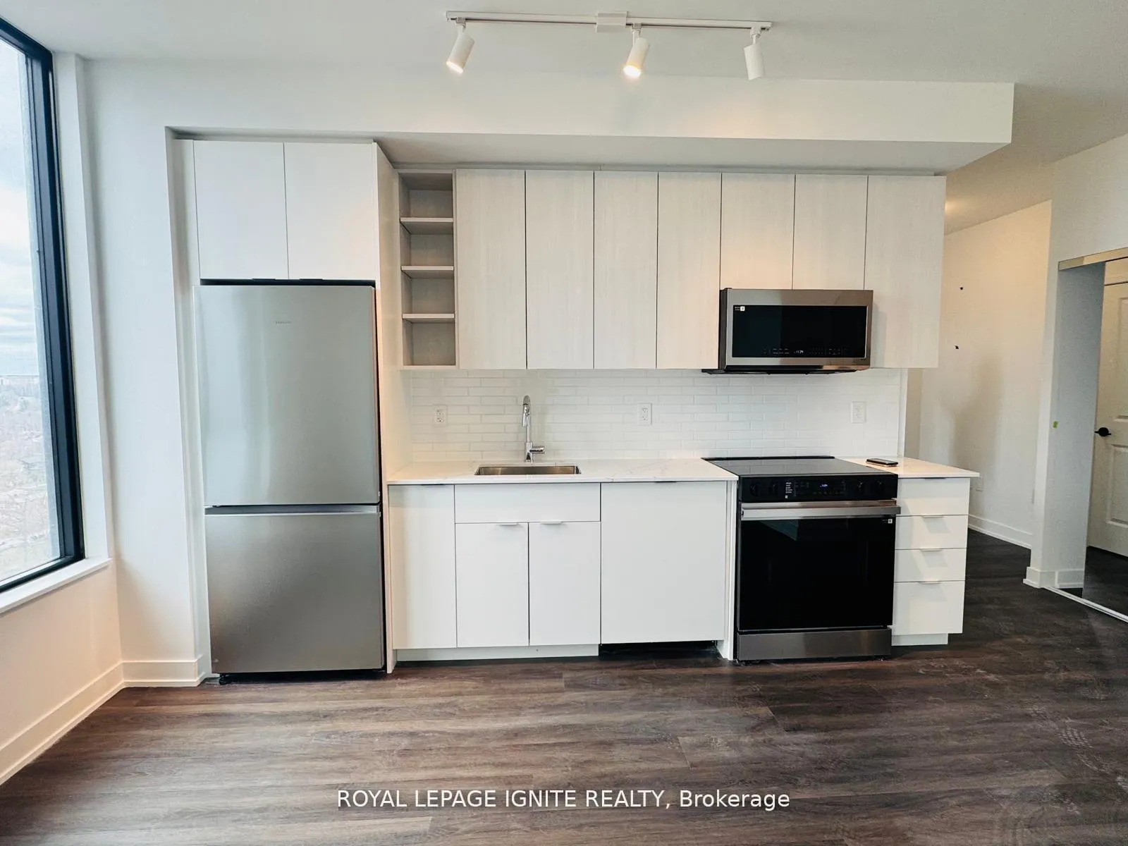 Photo 6 of Unit 1302, 2075 Lakeshore Road, Burlington, Brant — HOMEH