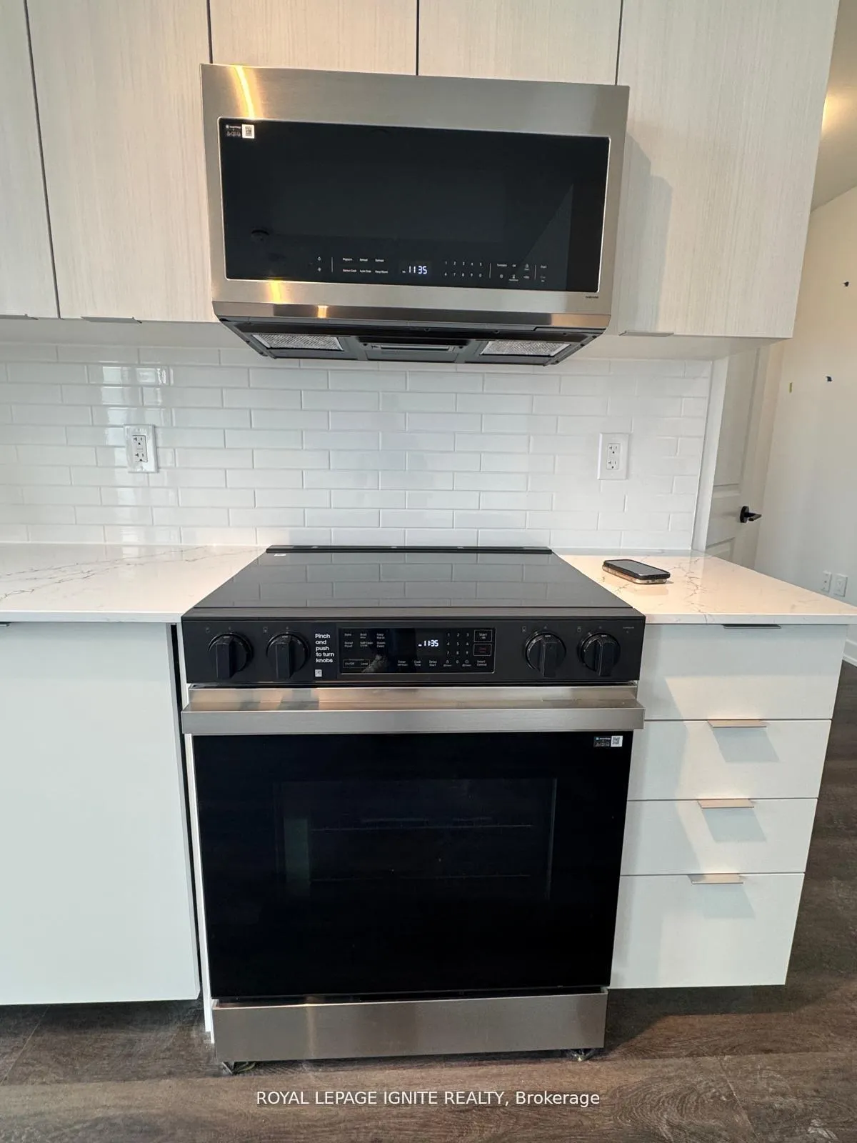 Photo 7 of Unit 1302, 2075 Lakeshore Road, Burlington, Brant — HOMEH