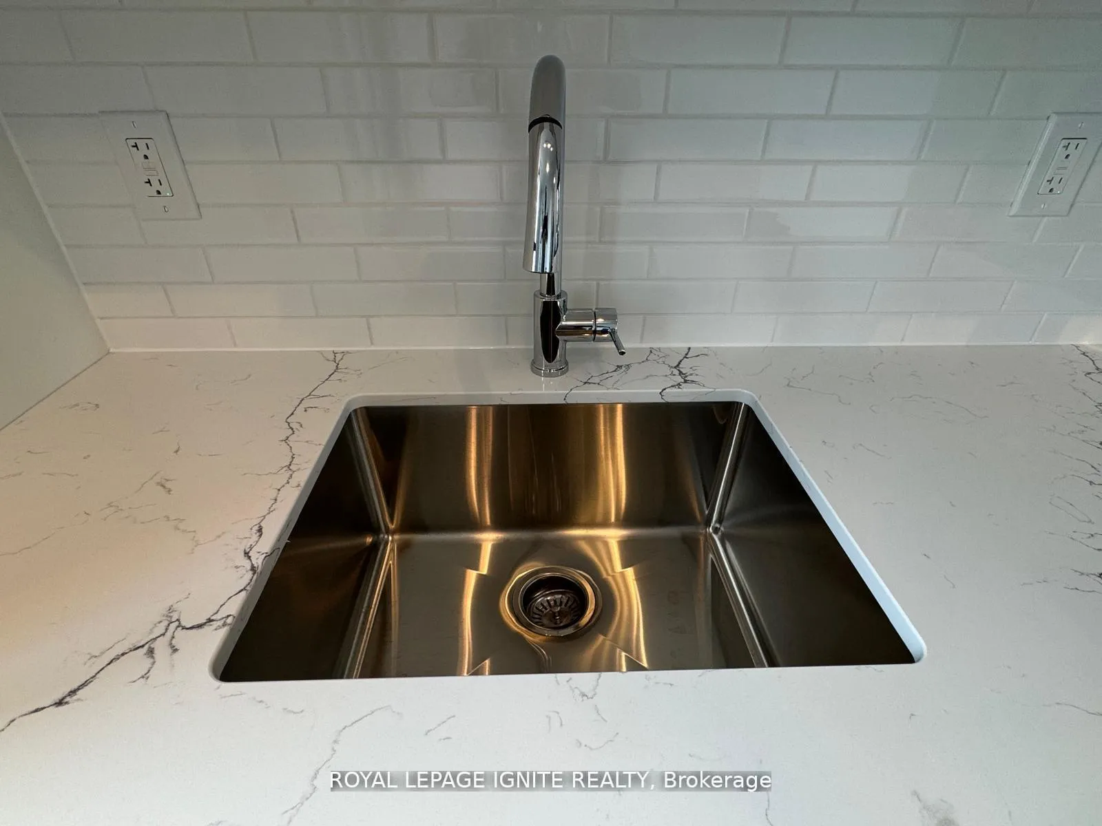 Photo 8 of Unit 1302, 2075 Lakeshore Road, Burlington, Brant — HOMEH