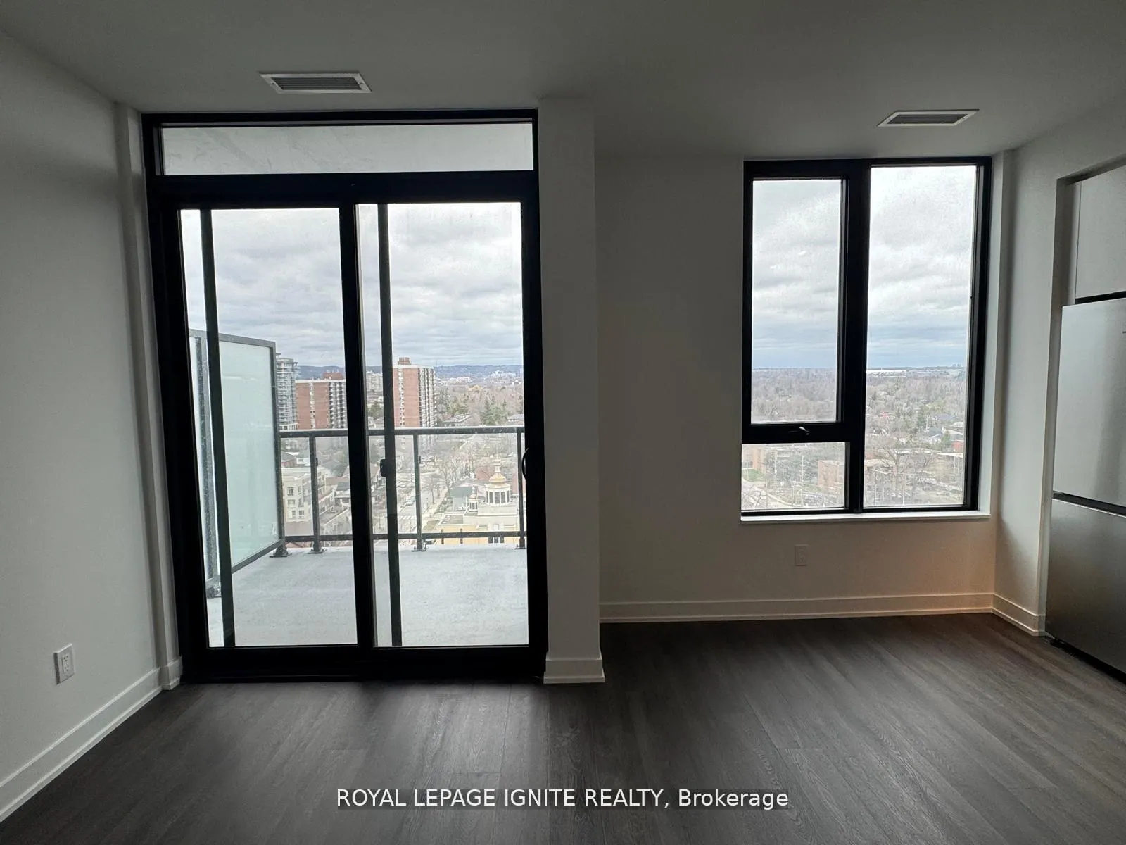 Photo 9 of Unit 1302, 2075 Lakeshore Road, Burlington, Brant — HOMEH