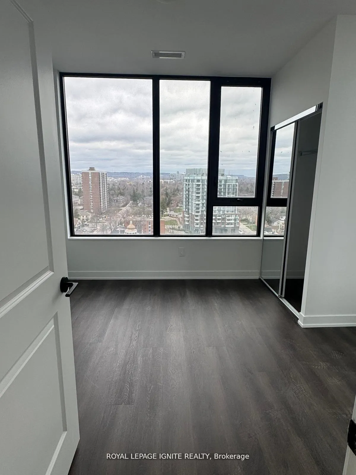 Photo 11 of Unit 1302, 2075 Lakeshore Road, Burlington, Brant — HOMEH