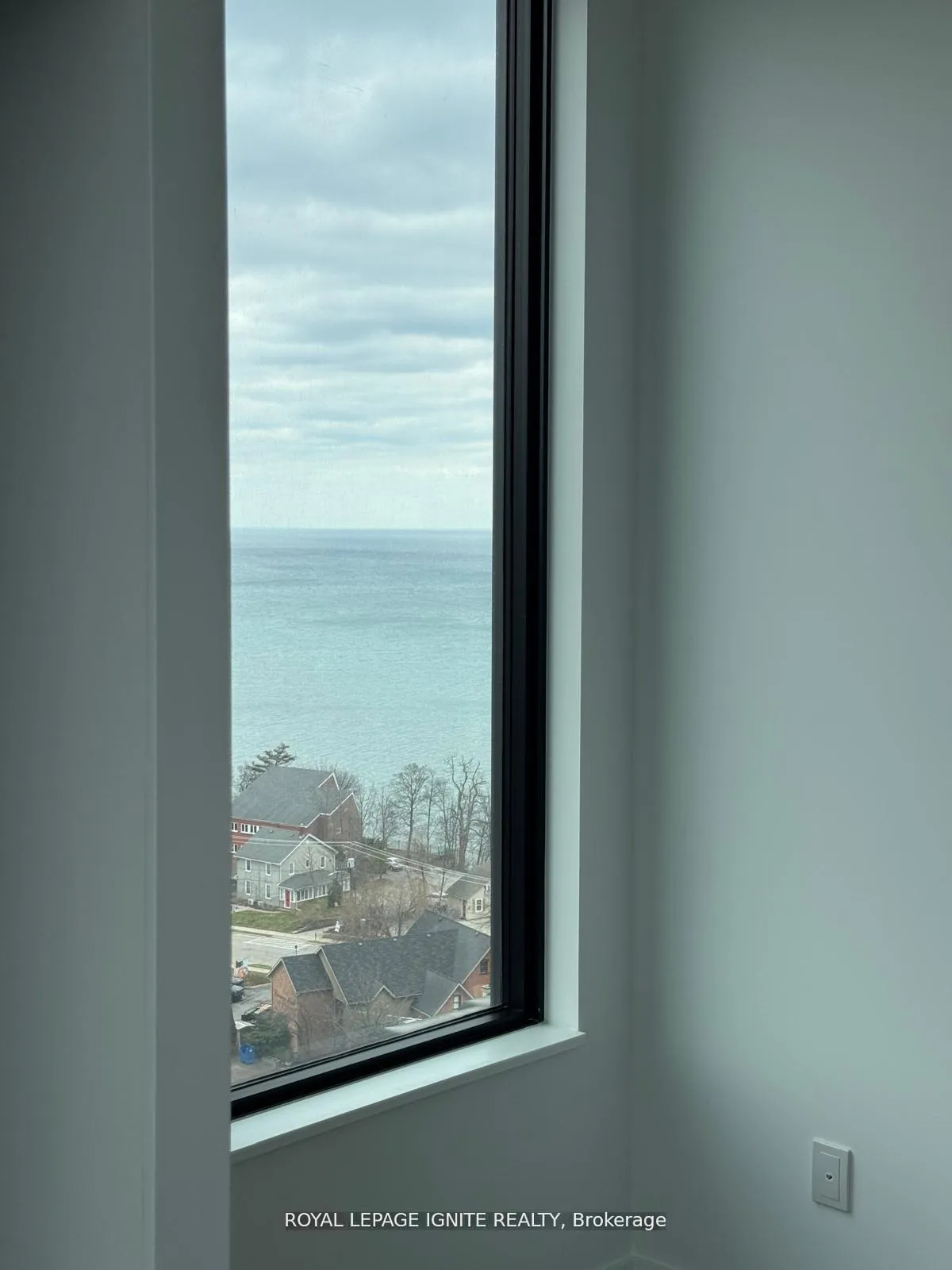 Photo 12 of Unit 1302, 2075 Lakeshore Road, Burlington, Brant — HOMEH