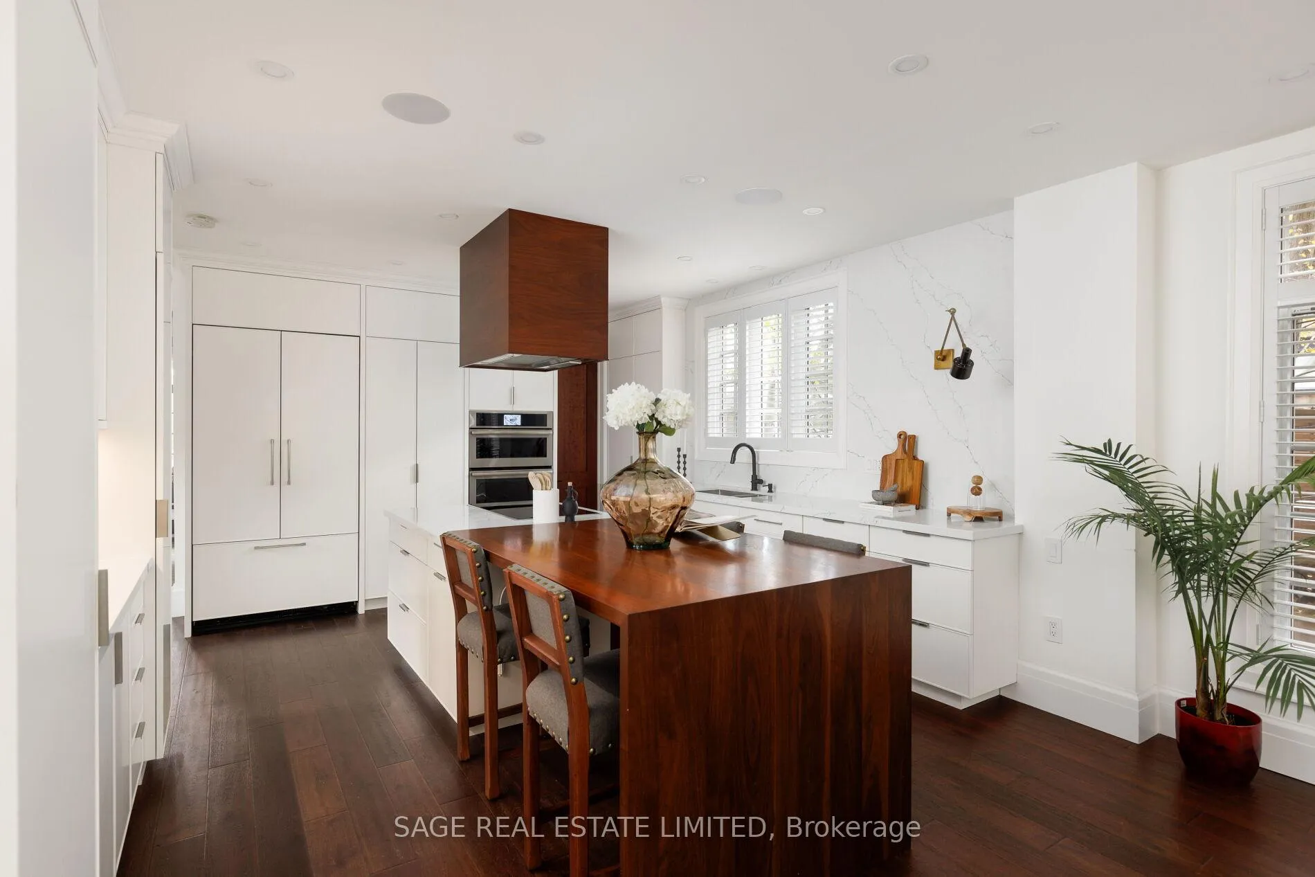Photo 10 of 4 Reigate Road, Etobicoke, Edenbridge-Humber Valley — HOMEH