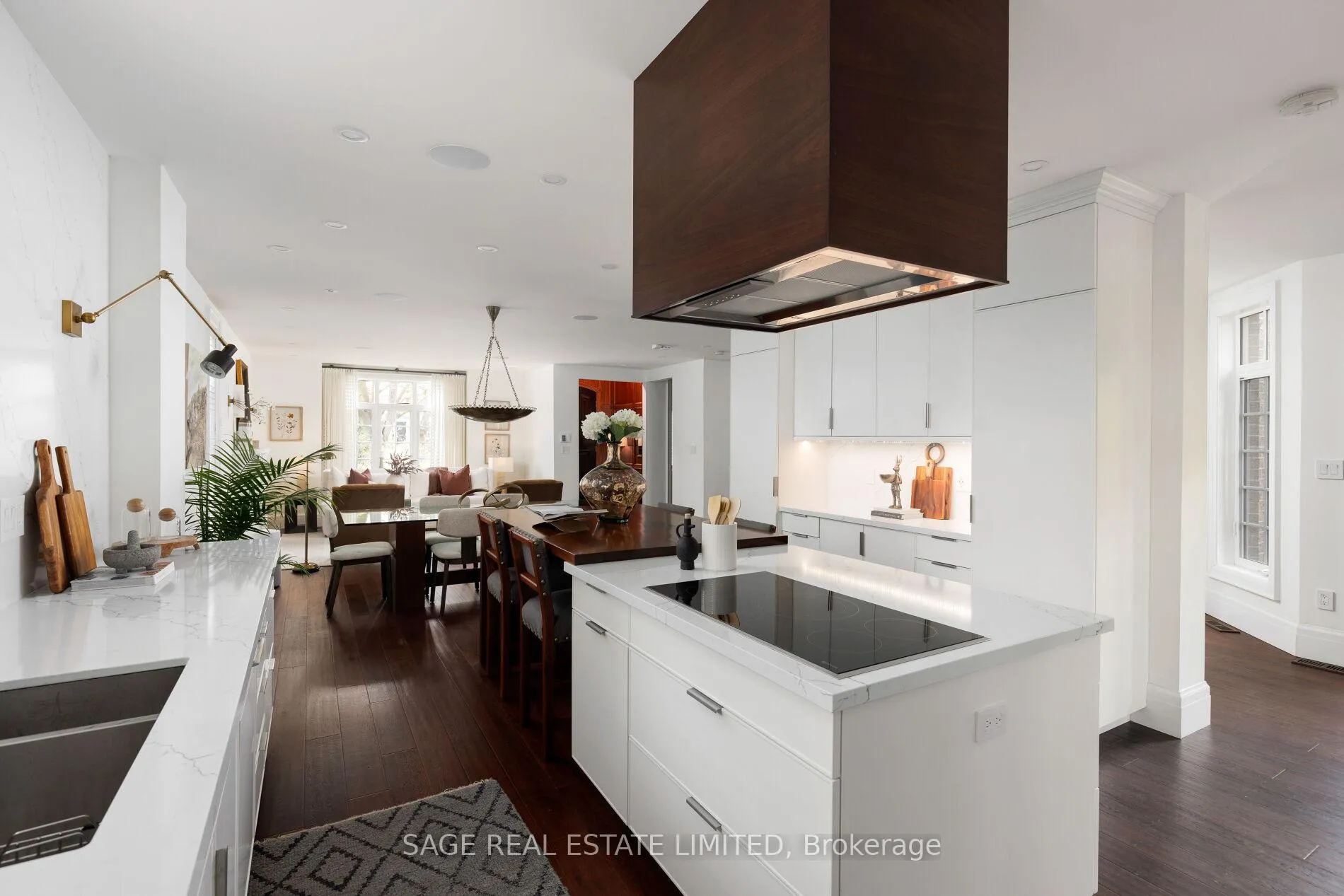 Photo 12 of 4 Reigate Road, Etobicoke, Edenbridge-Humber Valley — HOMEH