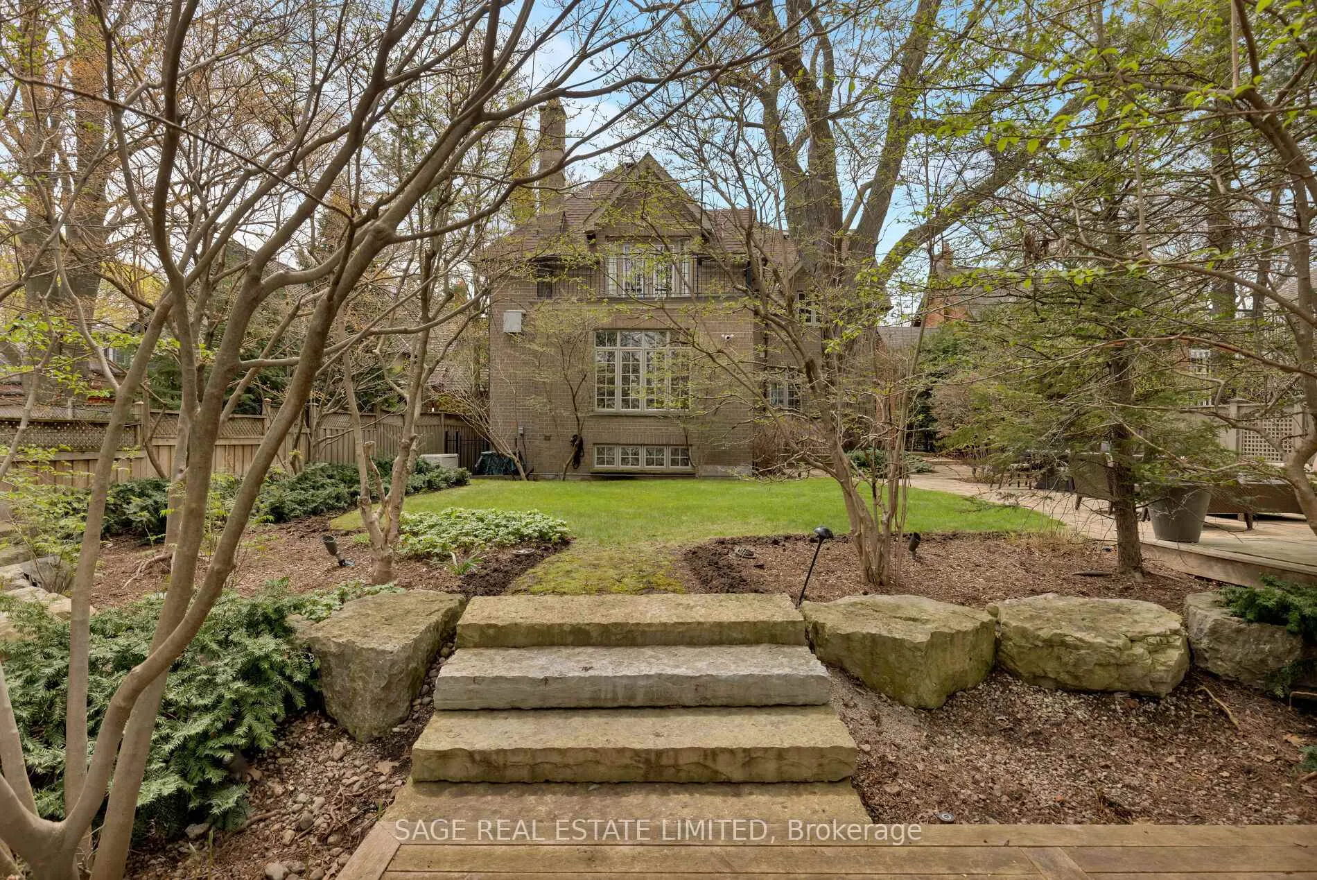 Photo 16 of 4 Reigate Road, Etobicoke, Edenbridge-Humber Valley — HOMEH
