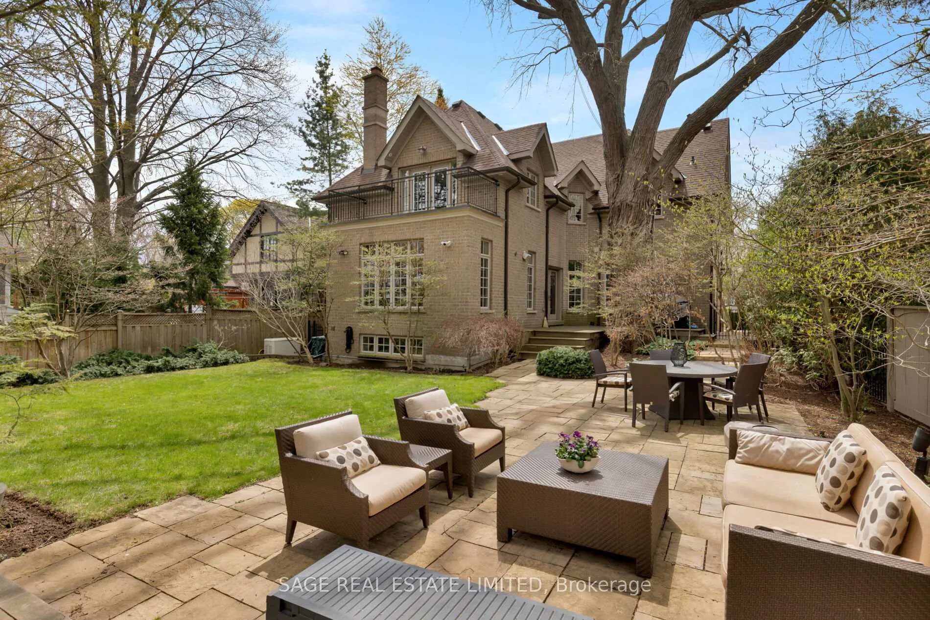 Photo 17 of 4 Reigate Road, Etobicoke, Edenbridge-Humber Valley — HOMEH