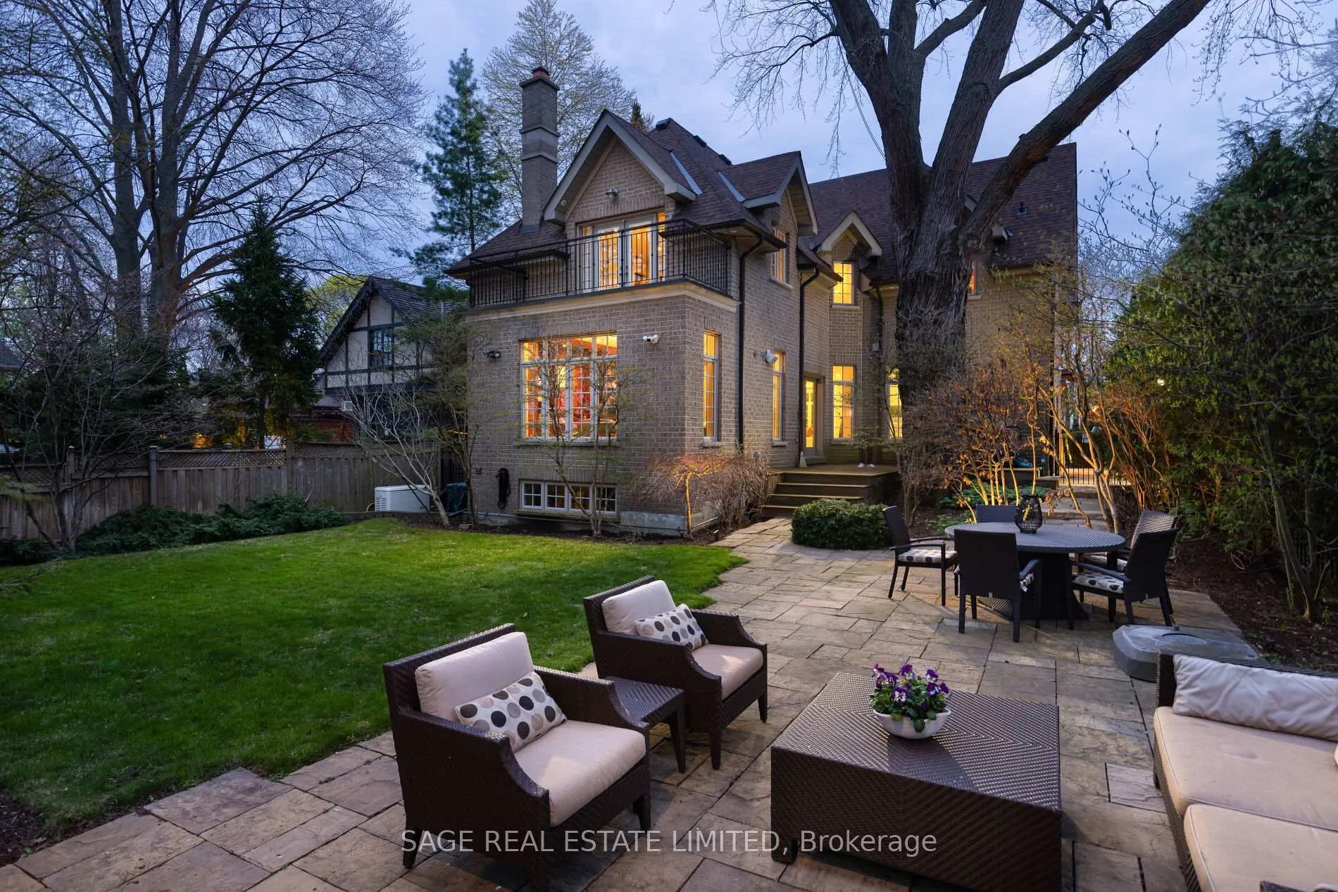Photo 19 of 4 Reigate Road, Etobicoke, Edenbridge-Humber Valley — HOMEH