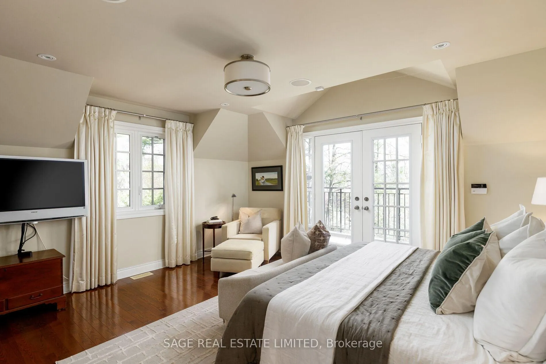 Photo 28 of 4 Reigate Road, Etobicoke, Edenbridge-Humber Valley — HOMEH