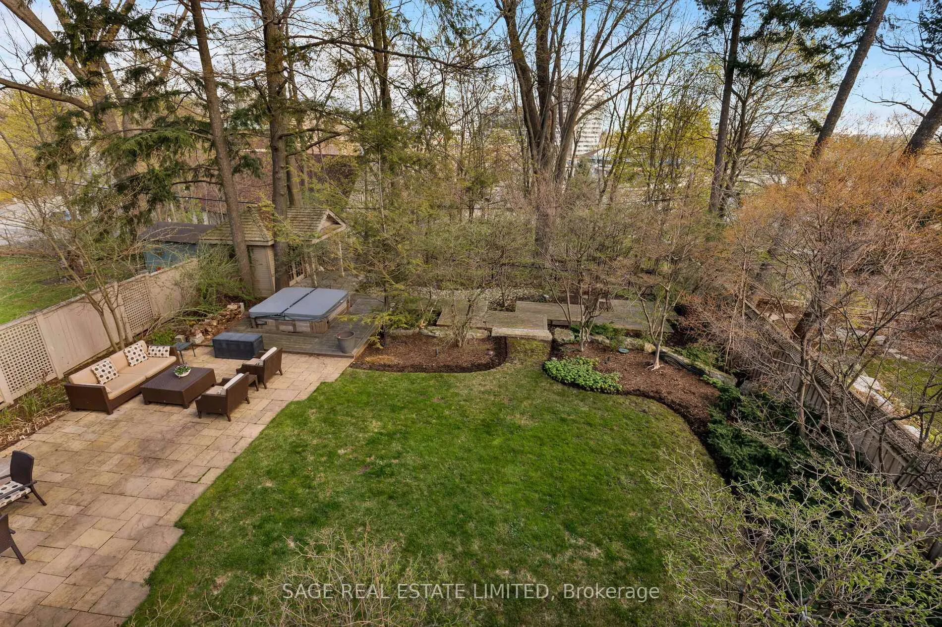 Photo 30 of 4 Reigate Road, Etobicoke, Edenbridge-Humber Valley — HOMEH