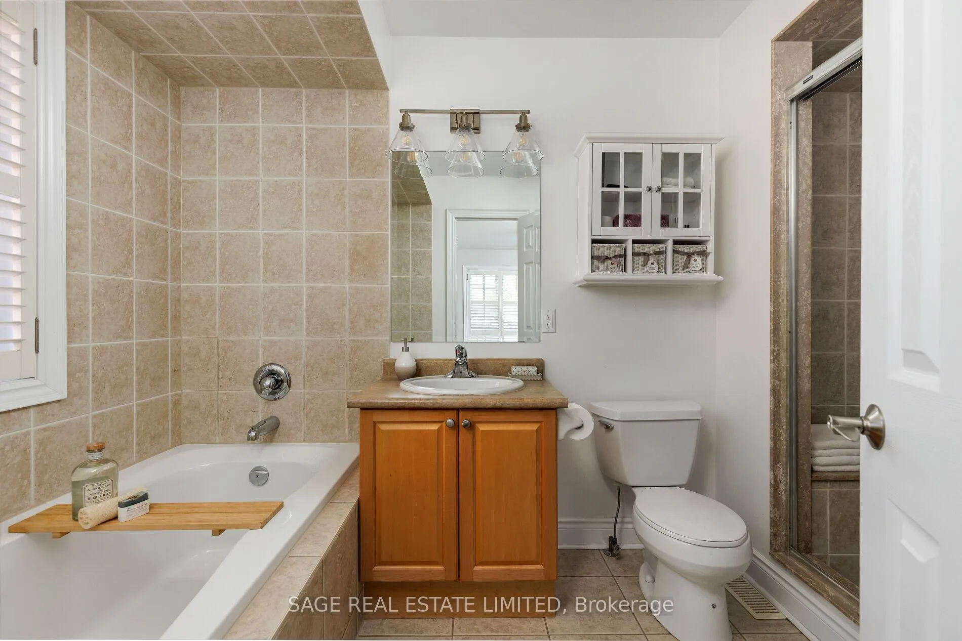 Photo 35 of 4 Reigate Road, Etobicoke, Edenbridge-Humber Valley — HOMEH
