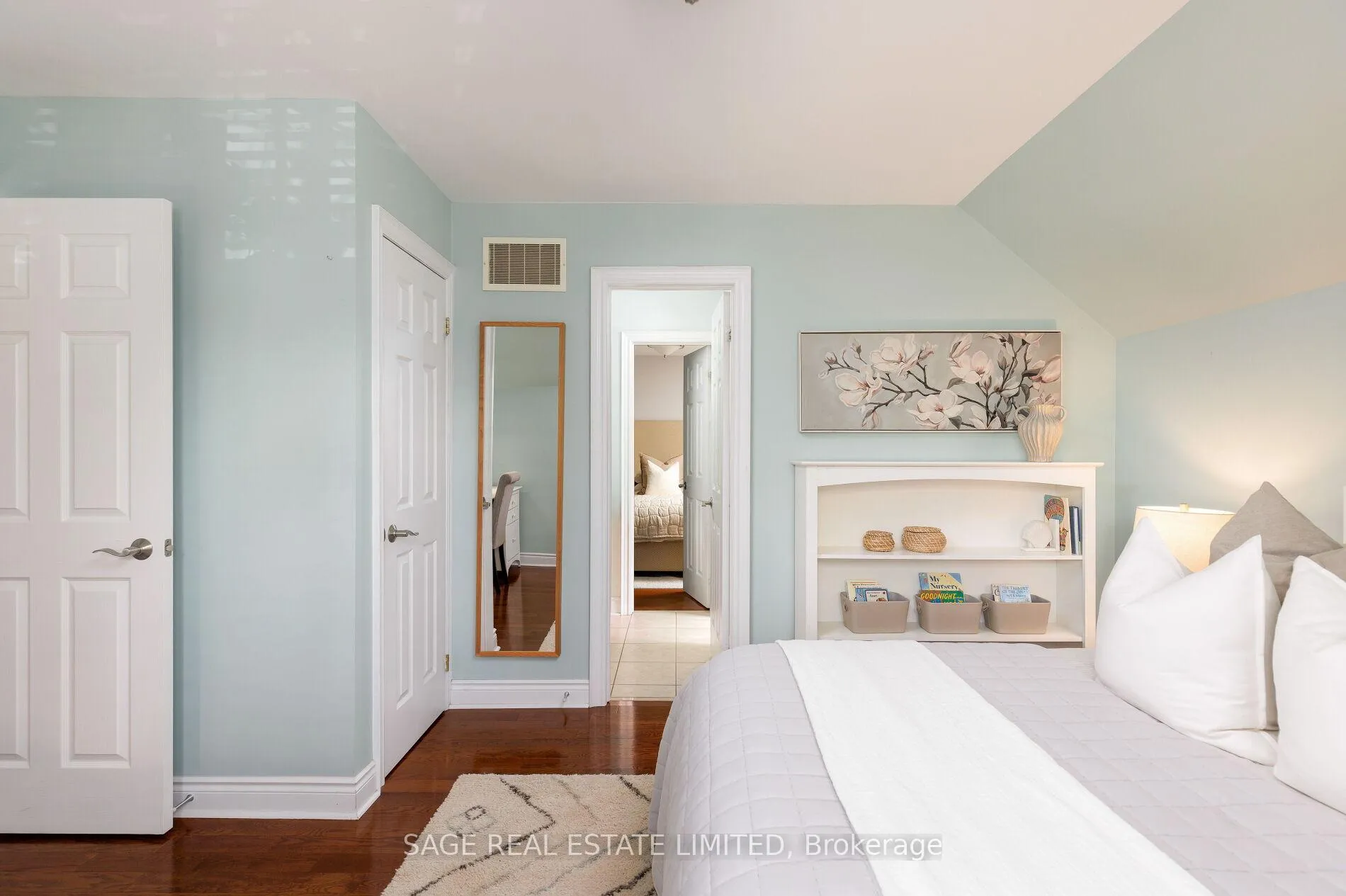 Photo 37 of 4 Reigate Road, Etobicoke, Edenbridge-Humber Valley — HOMEH