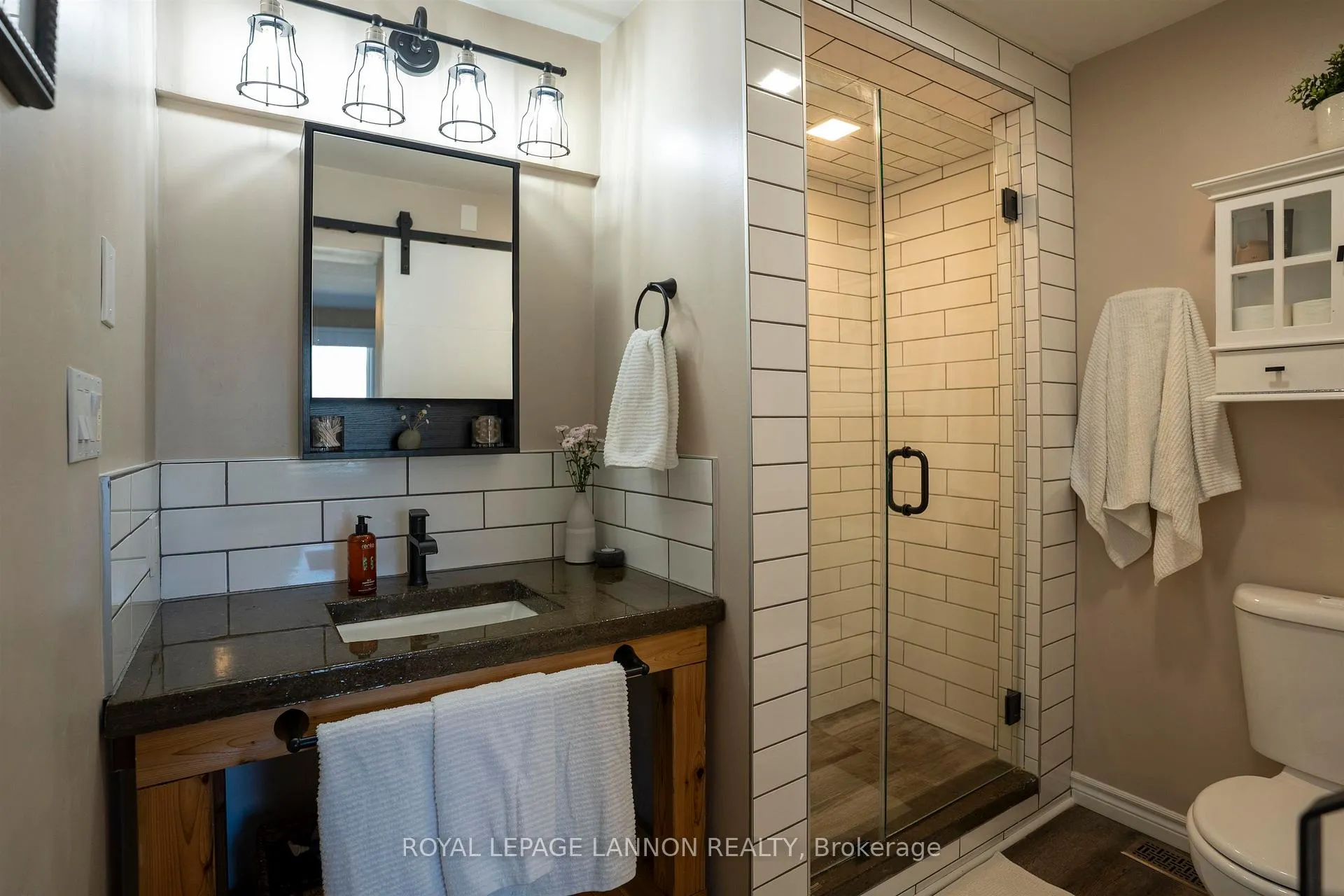 Photo 23 of 26 Margaret St S, Neebing, Blake — HOMEH