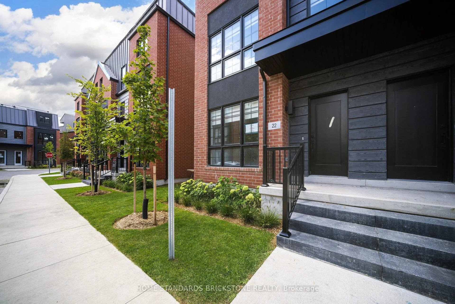 Photo 4 of 22 Chesley Street, Vaughan, Uplands — HOMEH