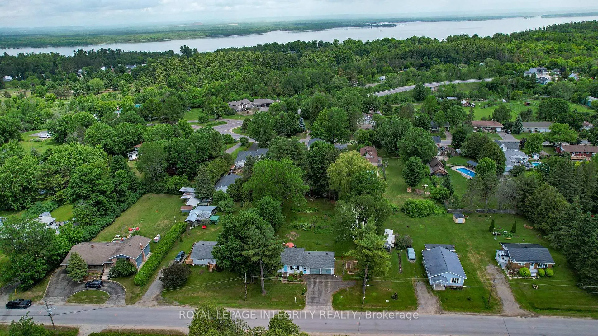 Photo 40 of 165 Moore Street, McNab/Braeside, Mcnab/Braeside Twps — HOMEH