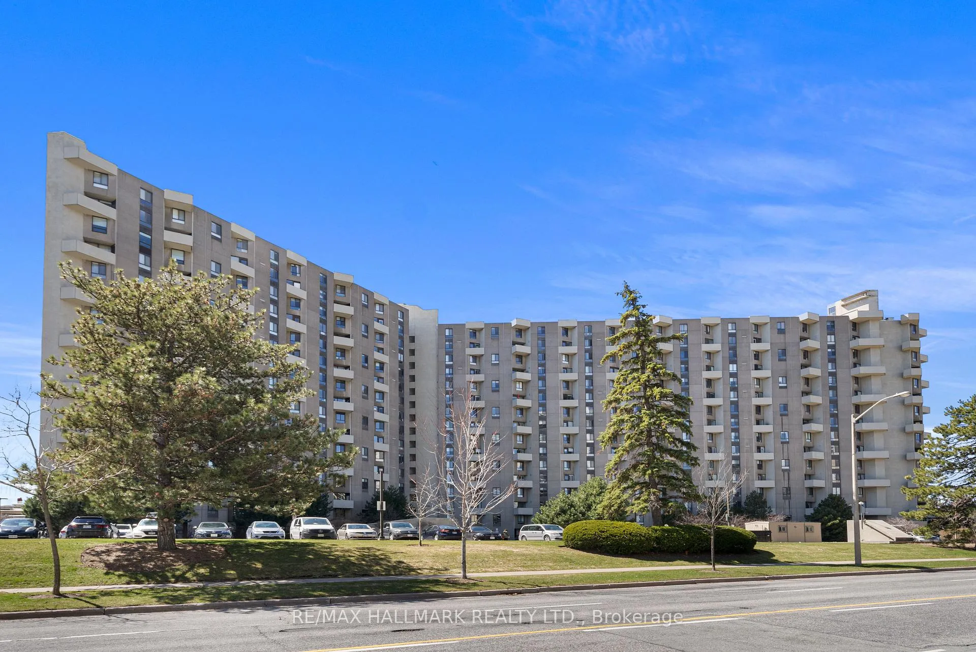 Photo 2 of Unit PH1, 296 Mill Road, Etobicoke, Markland Wood — HOMEH
