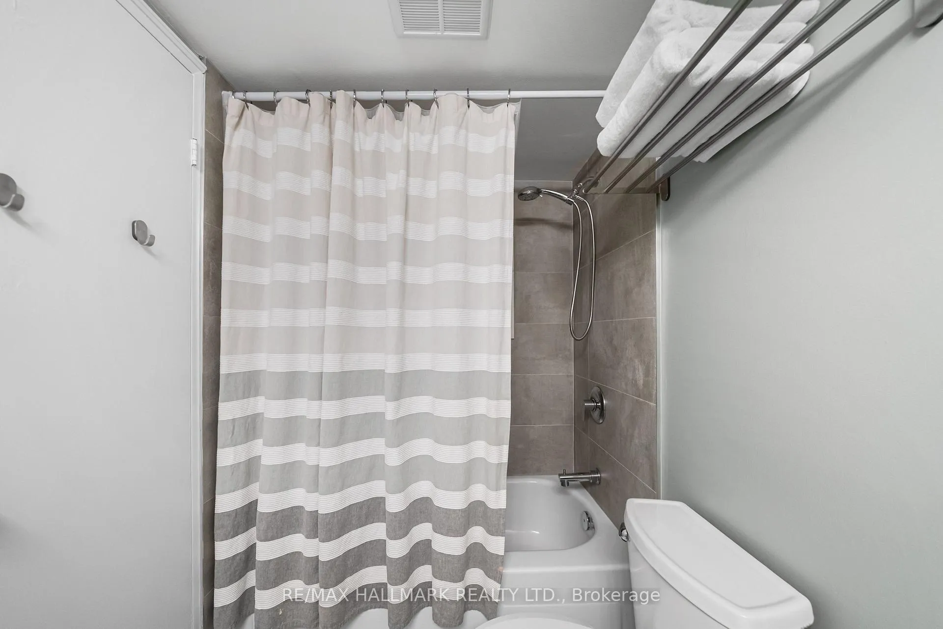 Photo 27 of Unit PH1, 296 Mill Road, Etobicoke, Markland Wood — HOMEH