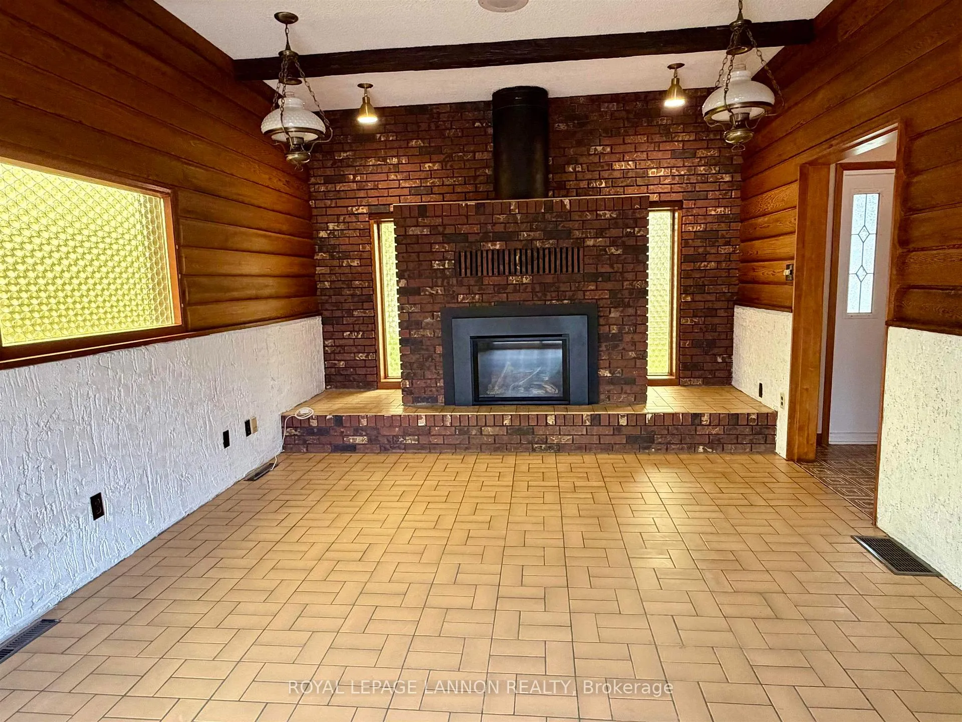 Photo 12 of 737 Confederation Drive, Thunder Bay, Parkdale — HOMEH