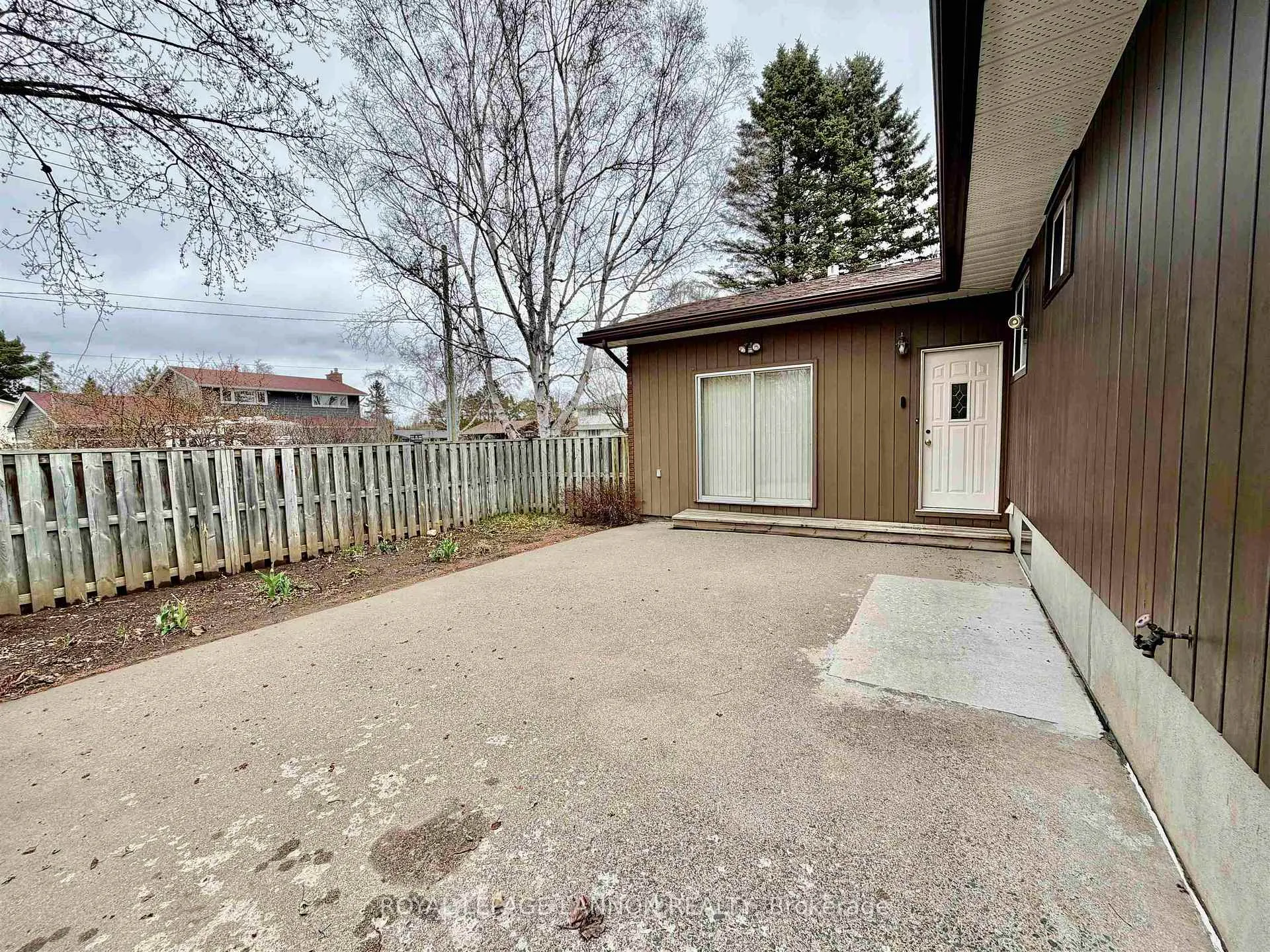 Photo 22 of 737 Confederation Drive, Thunder Bay, Parkdale — HOMEH