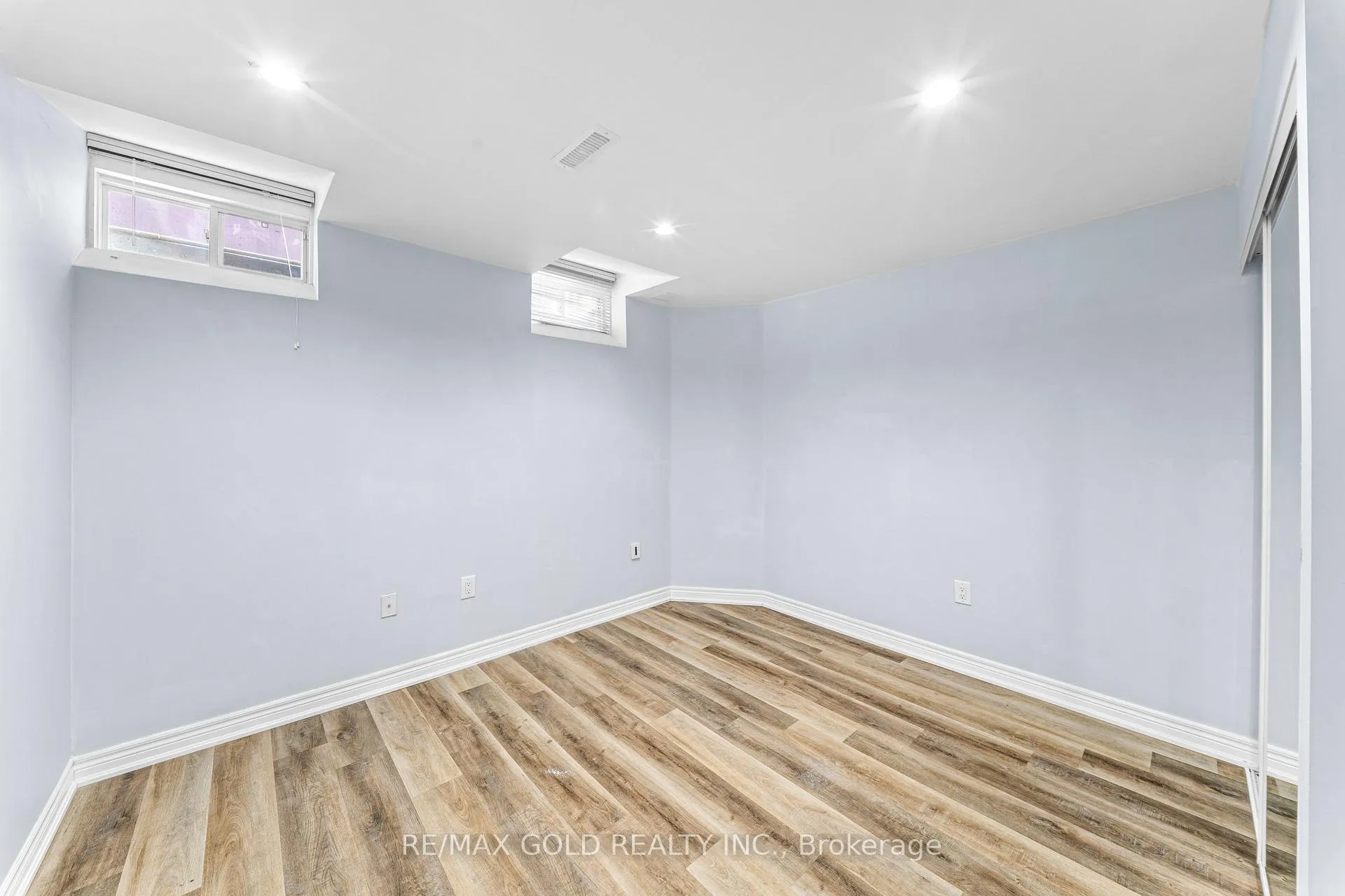 Photo 37 of 14 Stingray Court, Brampton, Madoc — HOMEH