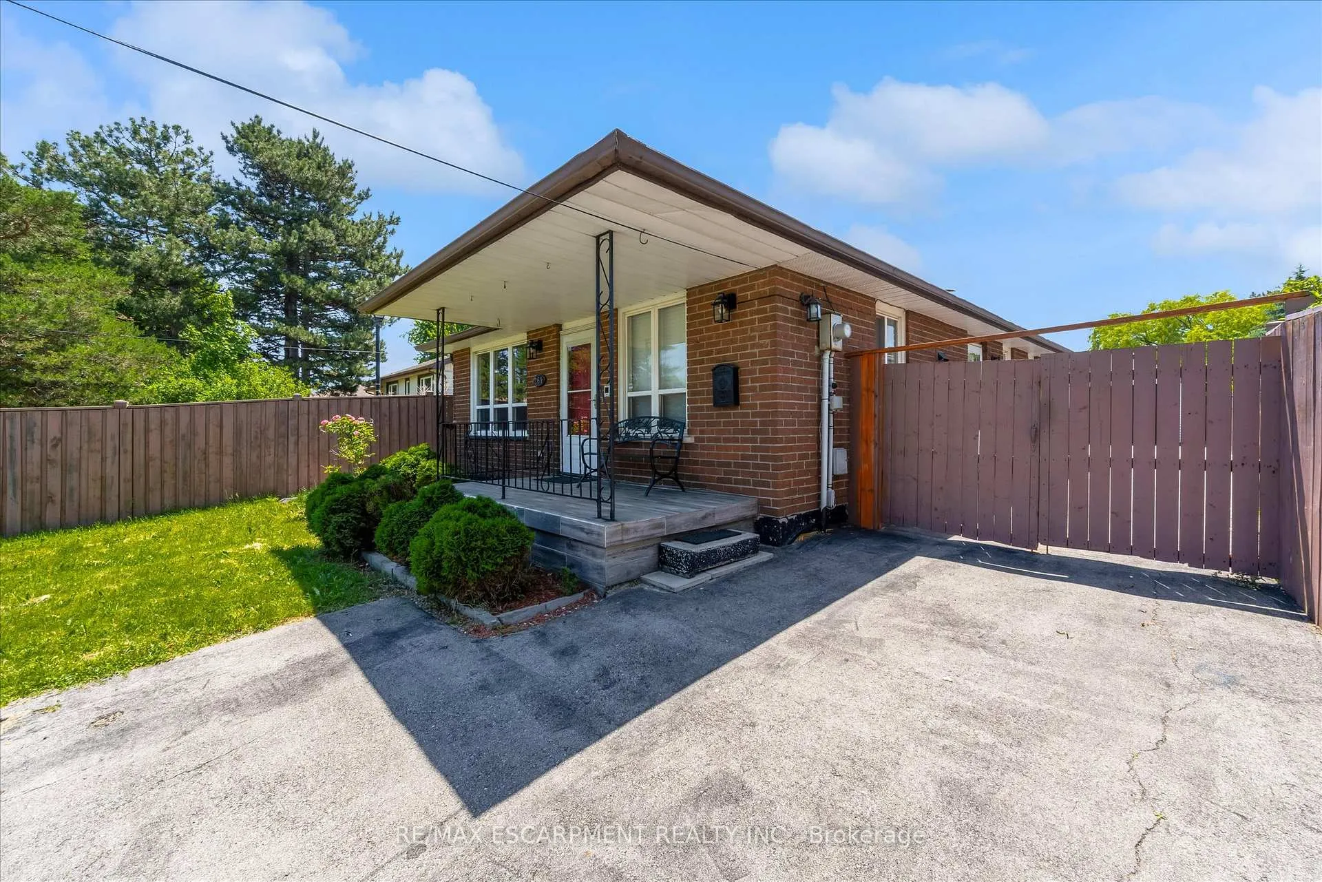Photo 3 of 261 Limeridge Road W, Hamilton, Rolston — HOMEH