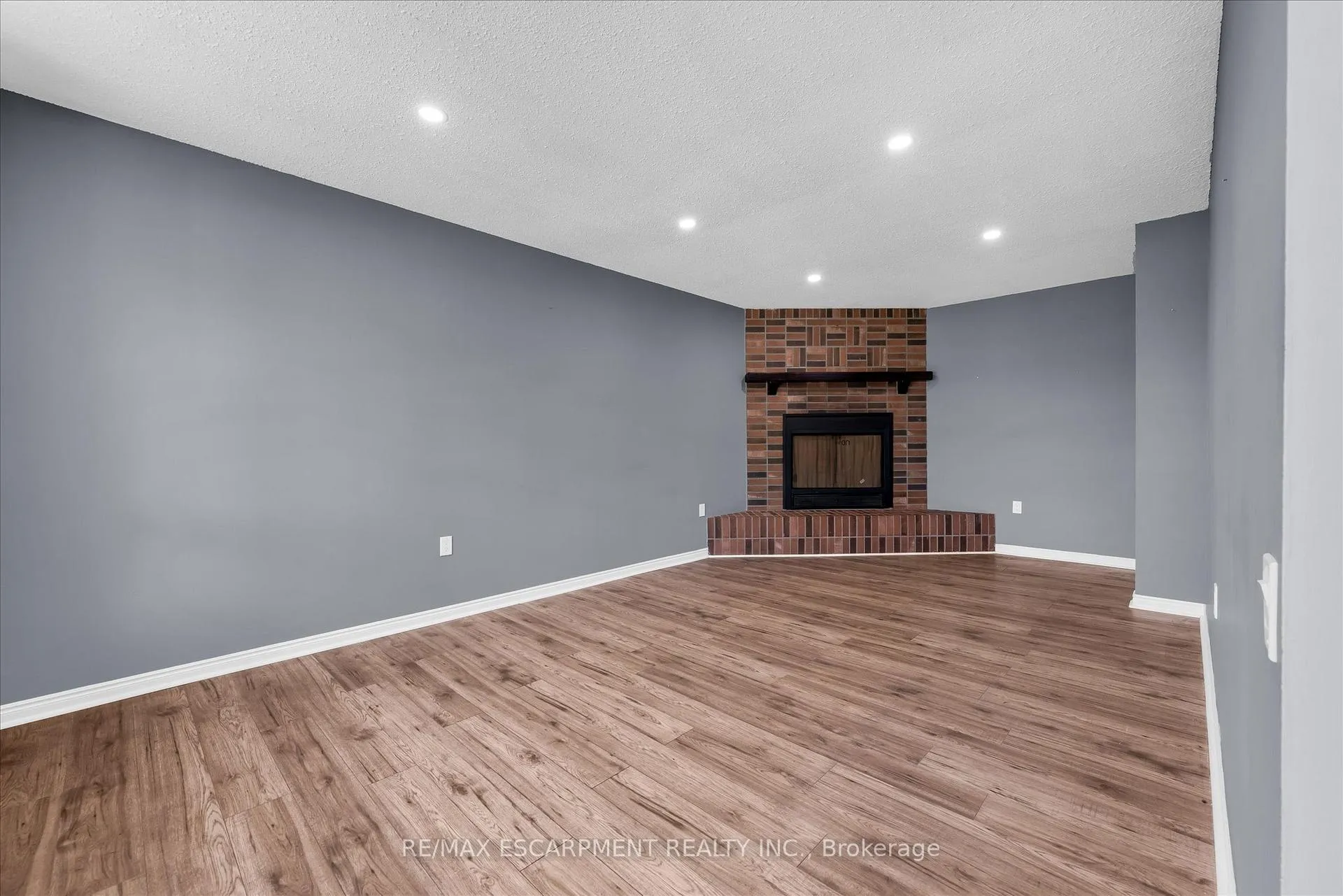 Photo 5 of 261 Limeridge Road W, Hamilton, Rolston — HOMEH